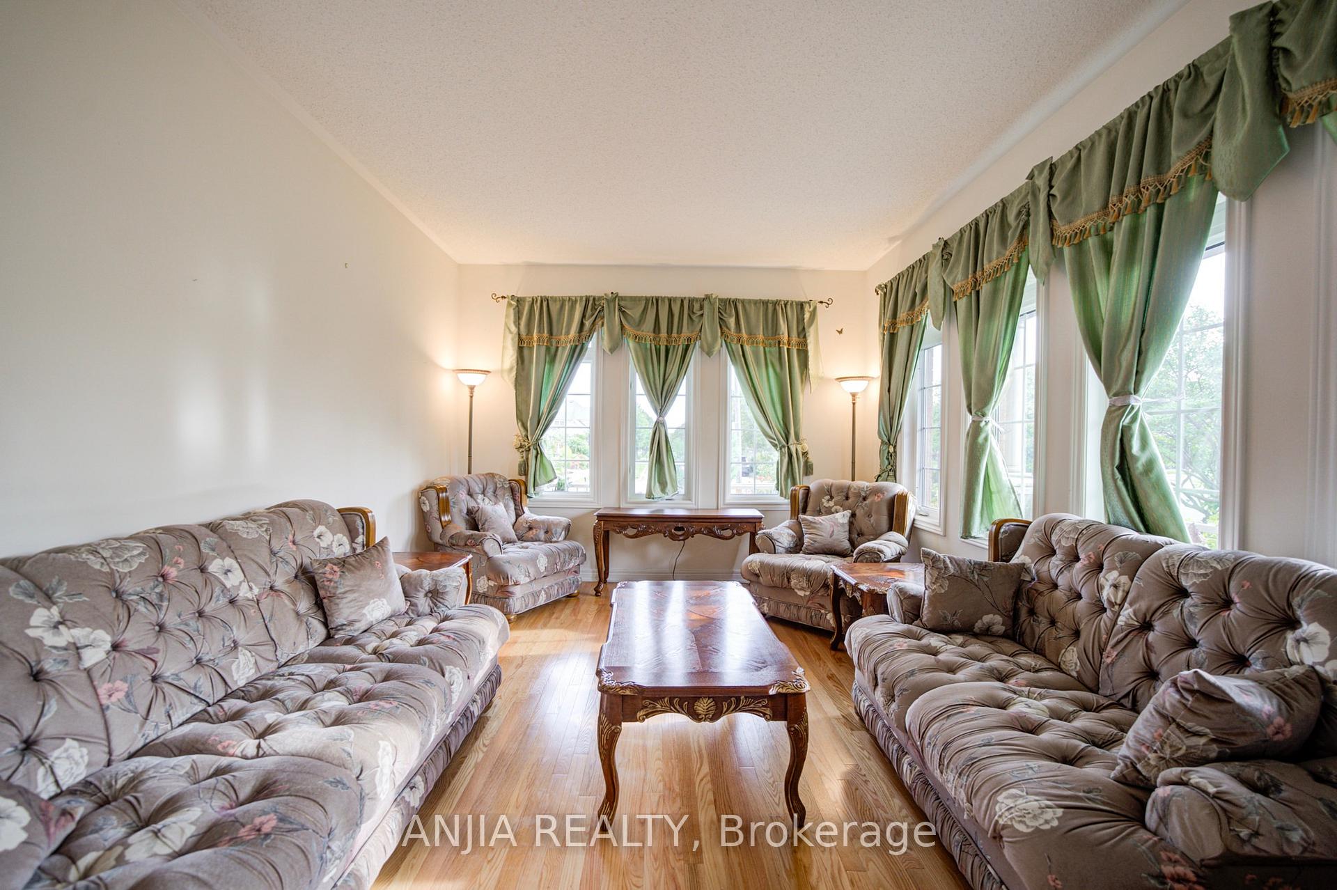 Photo 4 of 65 Staynor Crescent, Markham, Wismer — HOMEH