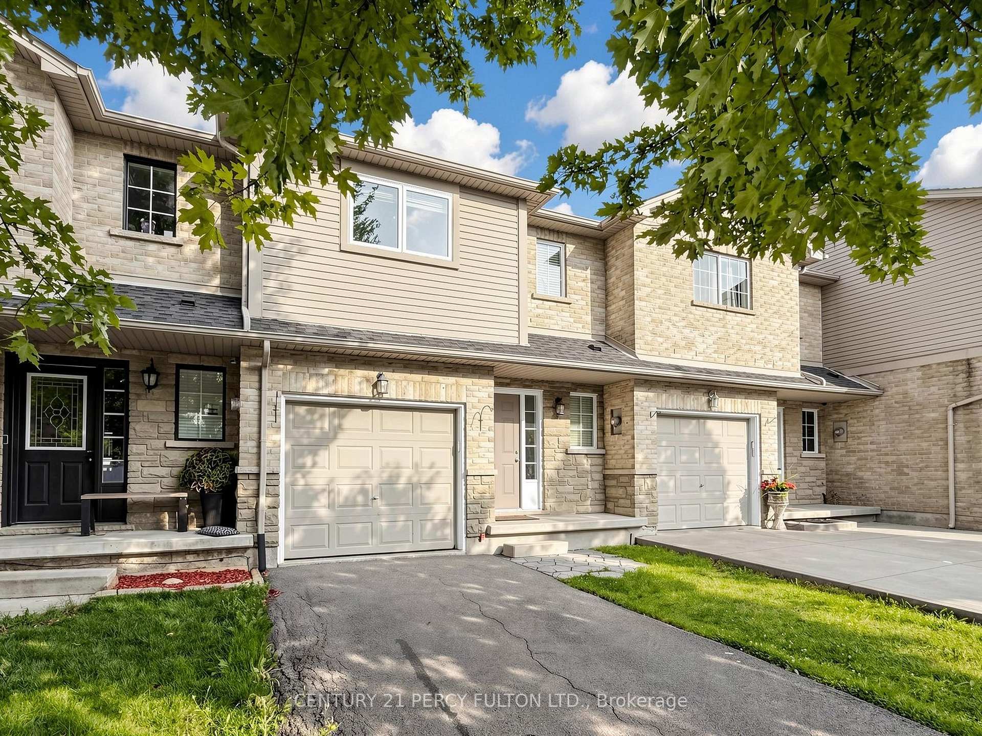 Photo 2 of 229 Dicenzo Drive, Hamilton, Ryckmans — HOMEH