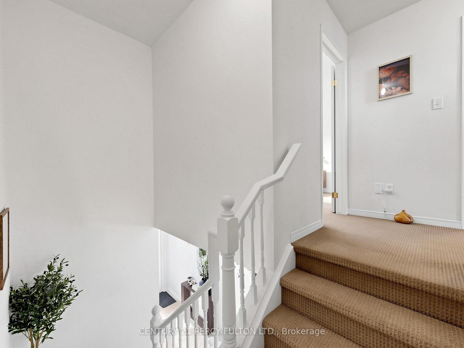 Photo 18 of 229 Dicenzo Drive, Hamilton, Ryckmans — HOMEH
