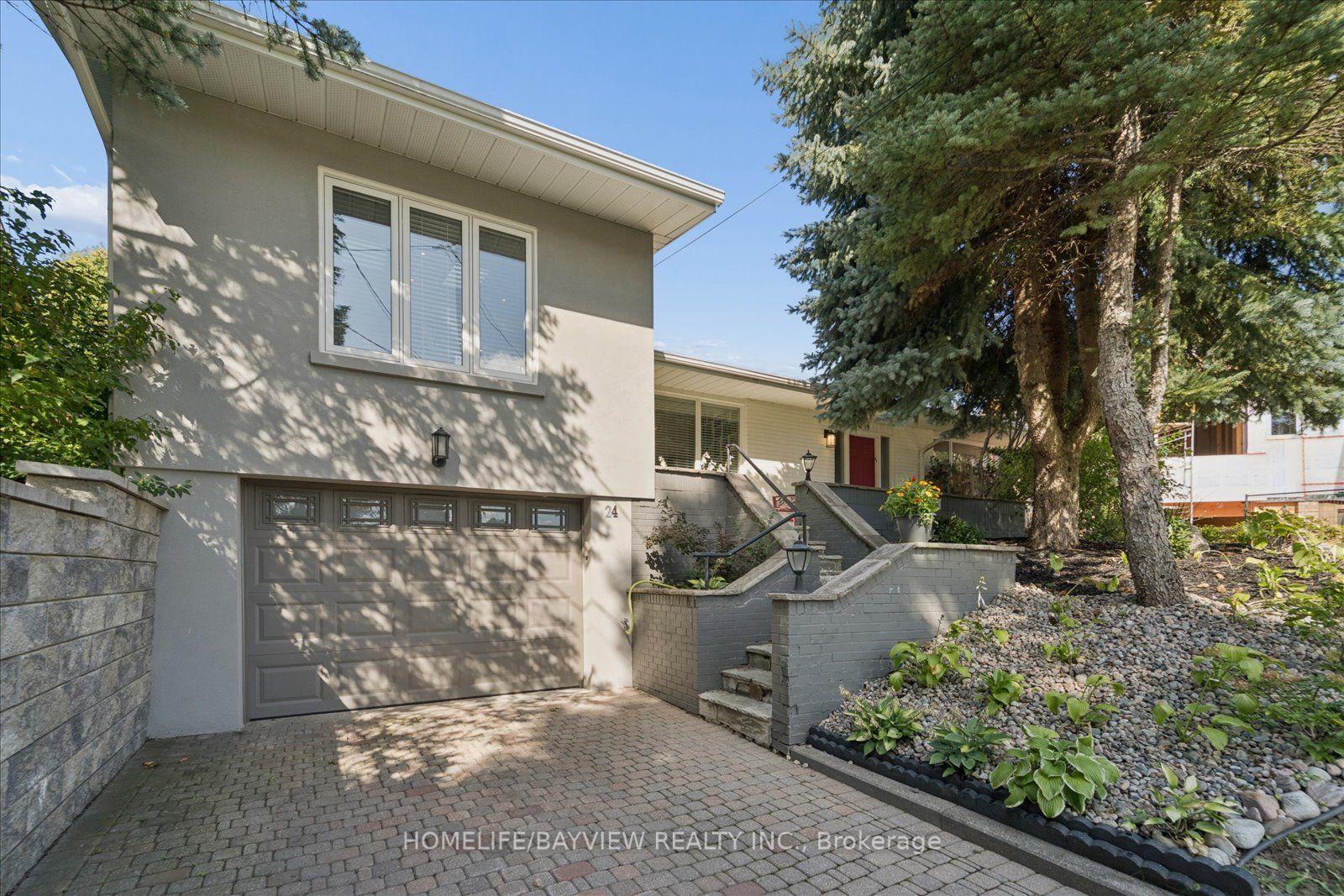 Photo 2 of 24 Ravenscroft Circle, North York, Bayview Village — HOMEH