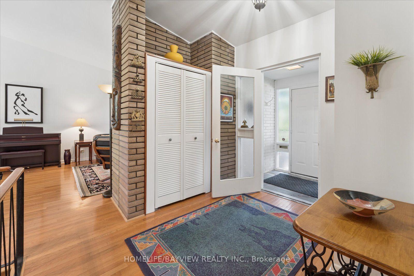 Photo 5 of 24 Ravenscroft Circle, North York, Bayview Village — HOMEH