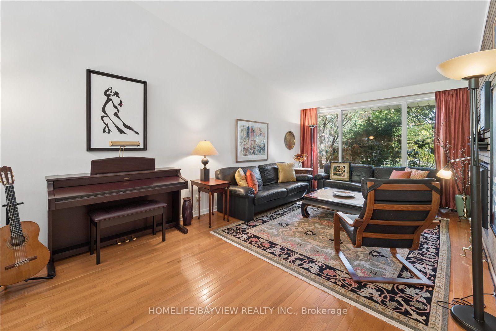 Photo 7 of 24 Ravenscroft Circle, North York, Bayview Village — HOMEH