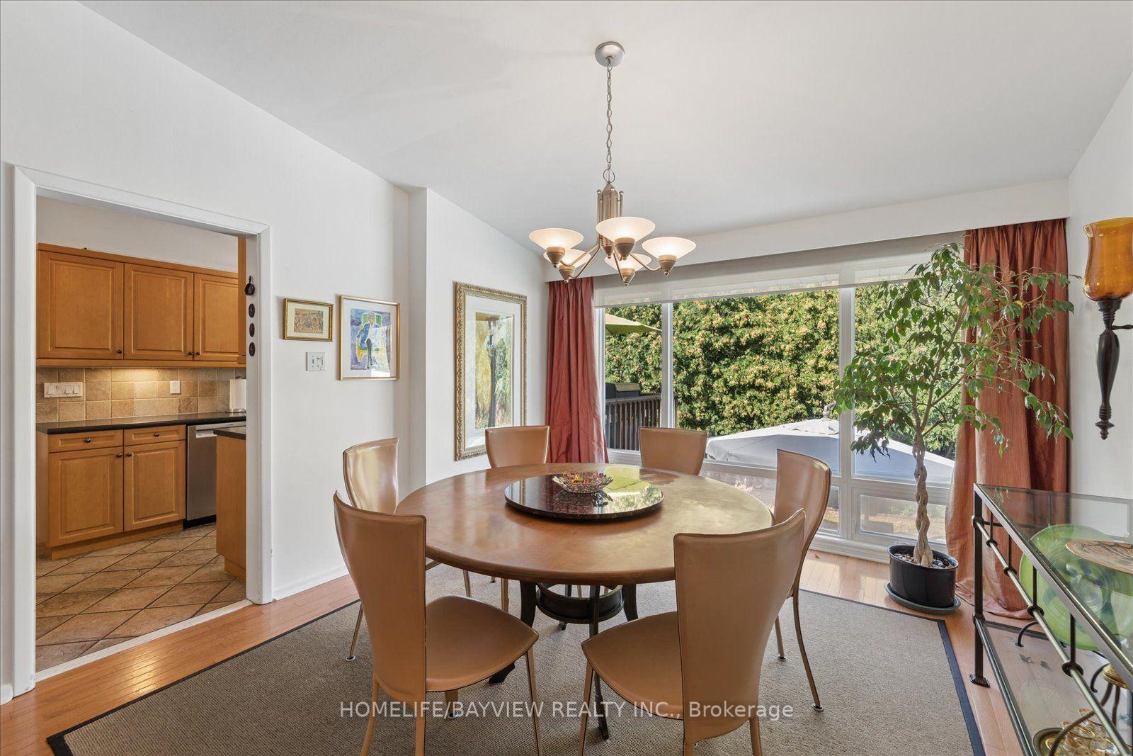 Photo 10 of 24 Ravenscroft Circle, North York, Bayview Village — HOMEH