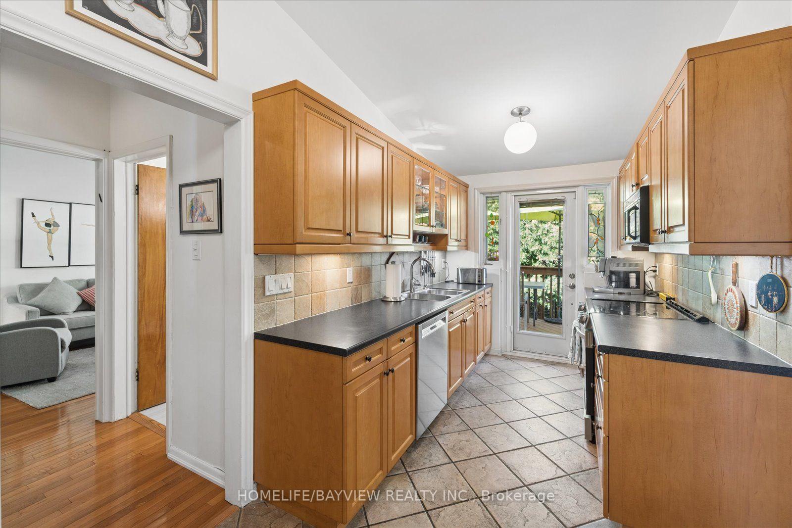 Photo 11 of 24 Ravenscroft Circle, North York, Bayview Village — HOMEH
