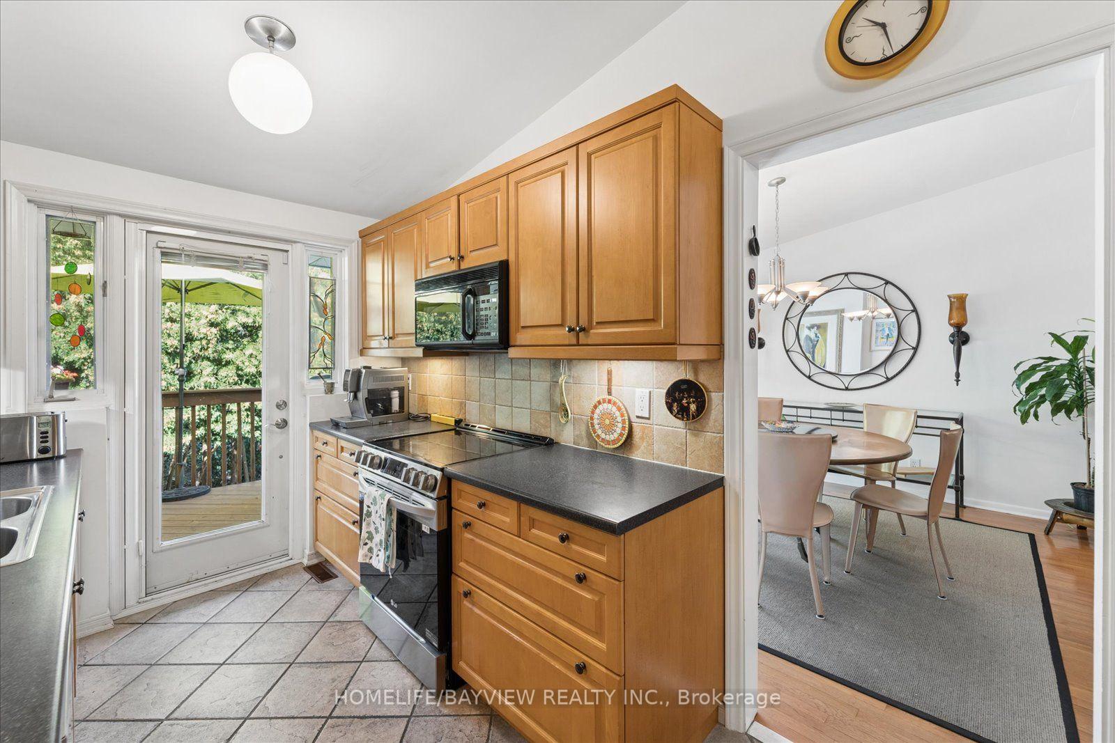 Photo 12 of 24 Ravenscroft Circle, North York, Bayview Village — HOMEH