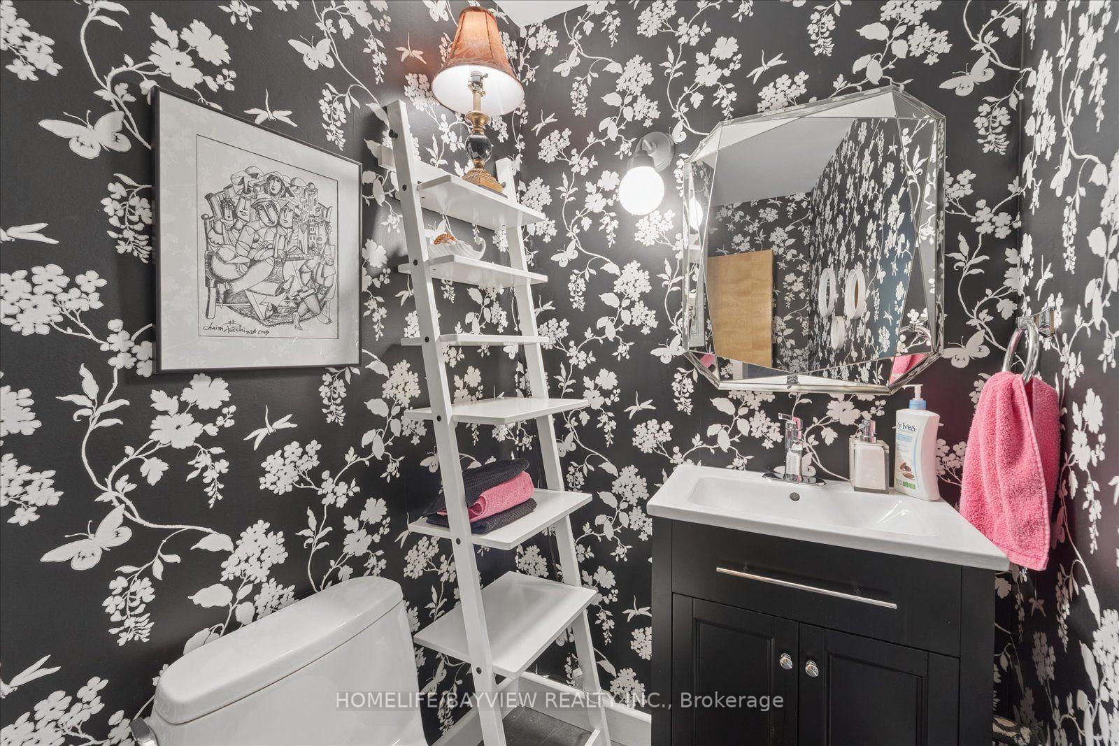 Photo 18 of 24 Ravenscroft Circle, North York, Bayview Village — HOMEH