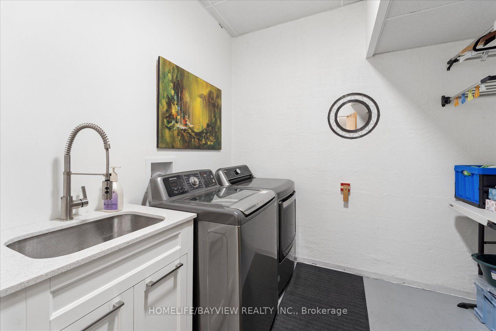 Photo 32 of 24 Ravenscroft Circle, North York, Bayview Village — HOMEH