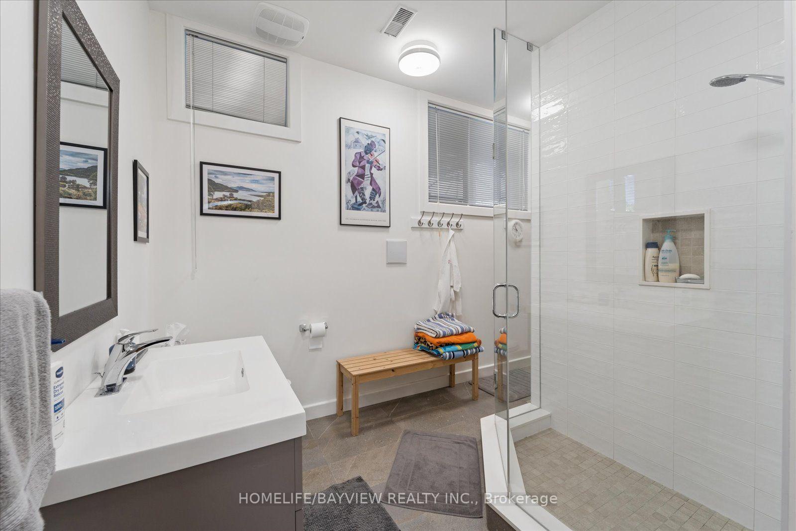 Photo 33 of 24 Ravenscroft Circle, North York, Bayview Village — HOMEH