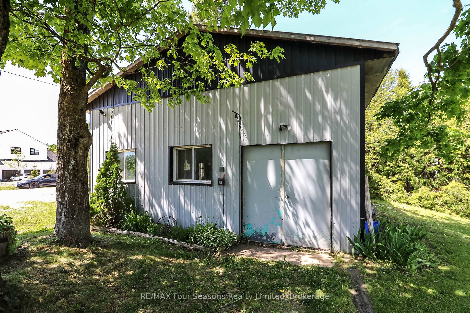 Photo 7 of 595365 4th Line, Blue Mountains — HOMEH