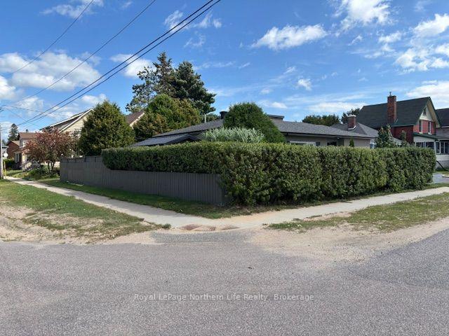 Photo 6 of 808 Queen Street, North Bay, Ferris — HOMEH