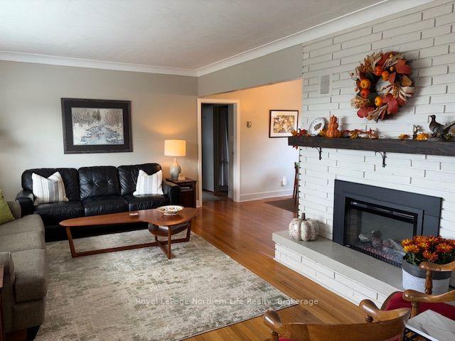 Photo 17 of 808 Queen Street, North Bay, Ferris — HOMEH