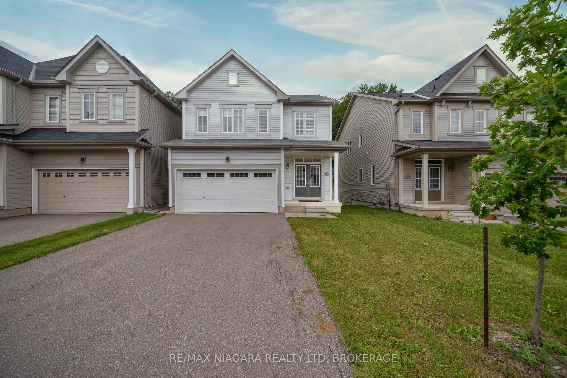 Photo 2 of 8707 Chickory Trail, Niagara Falls, Brown — HOMEH