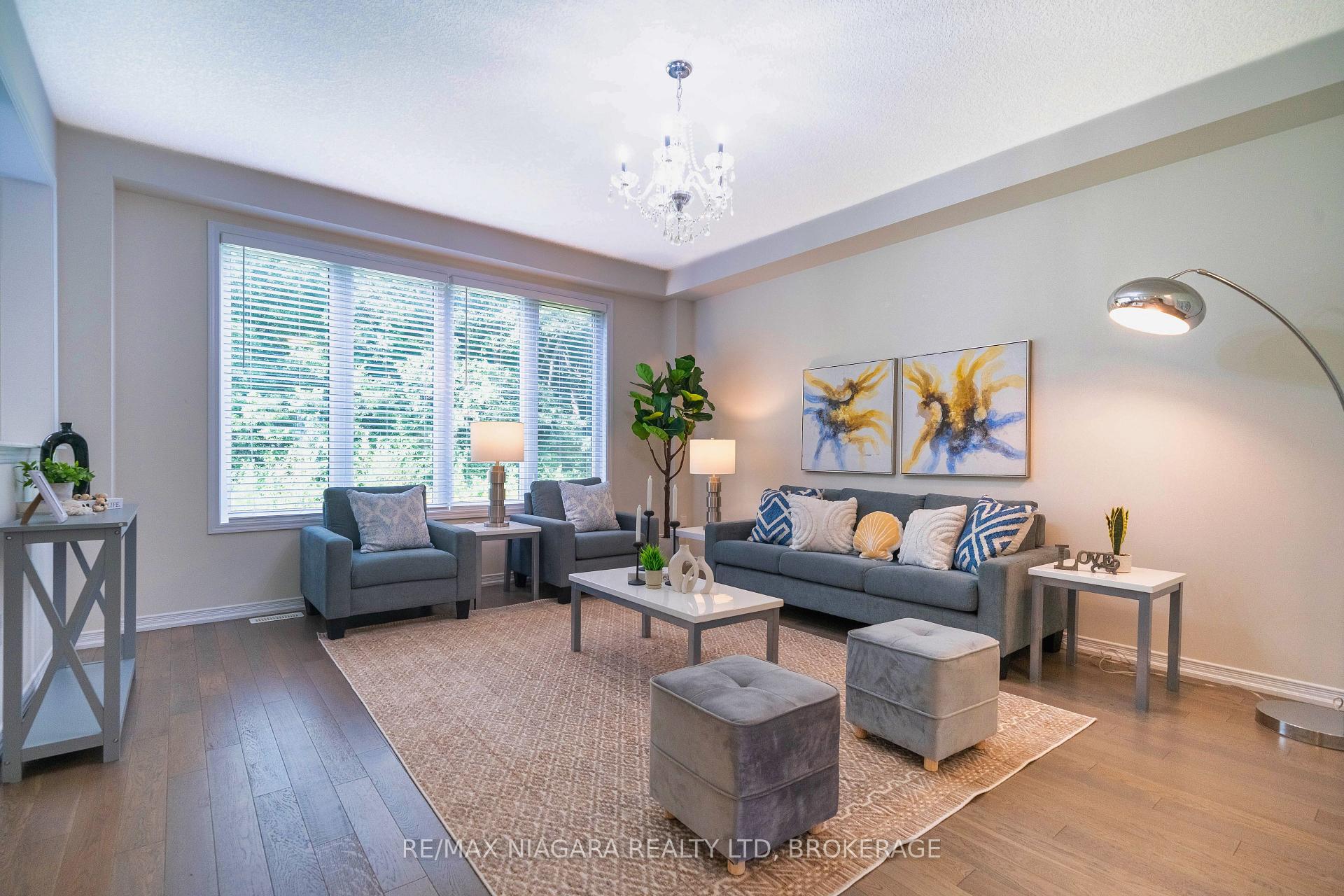 Photo 10 of 8707 Chickory Trail, Niagara Falls, Brown — HOMEH