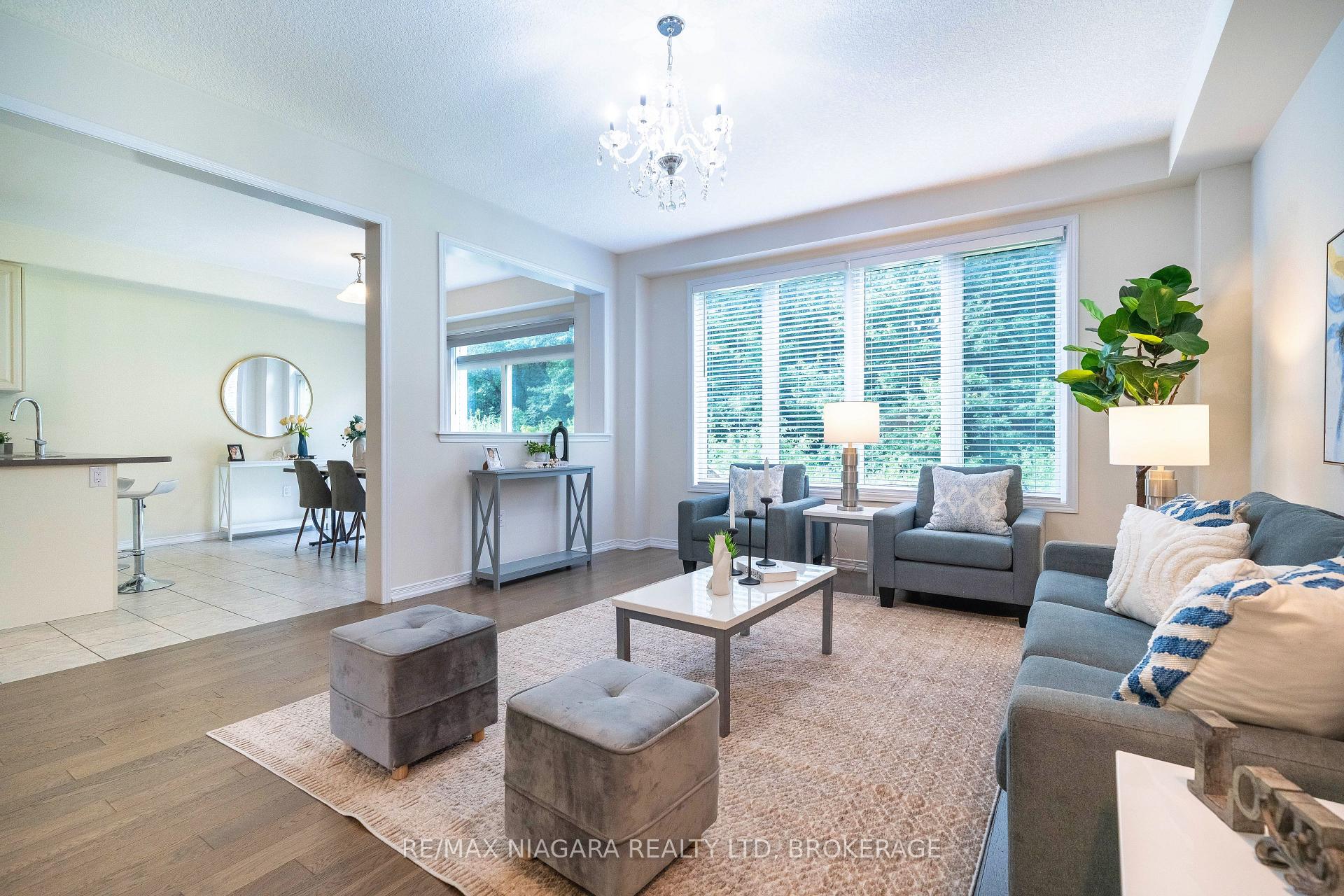 Photo 11 of 8707 Chickory Trail, Niagara Falls, Brown — HOMEH