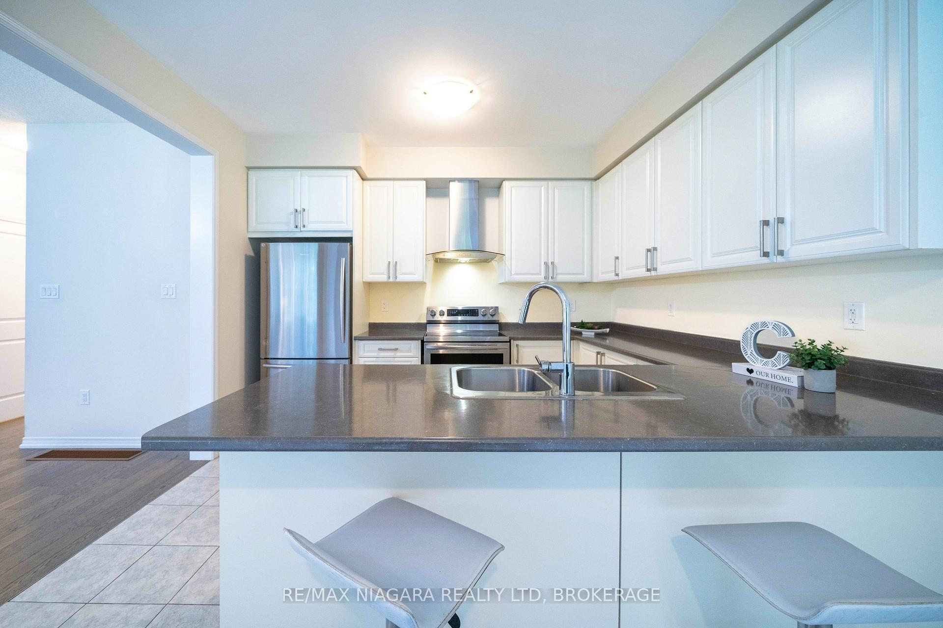 Photo 18 of 8707 Chickory Trail, Niagara Falls, Brown — HOMEH