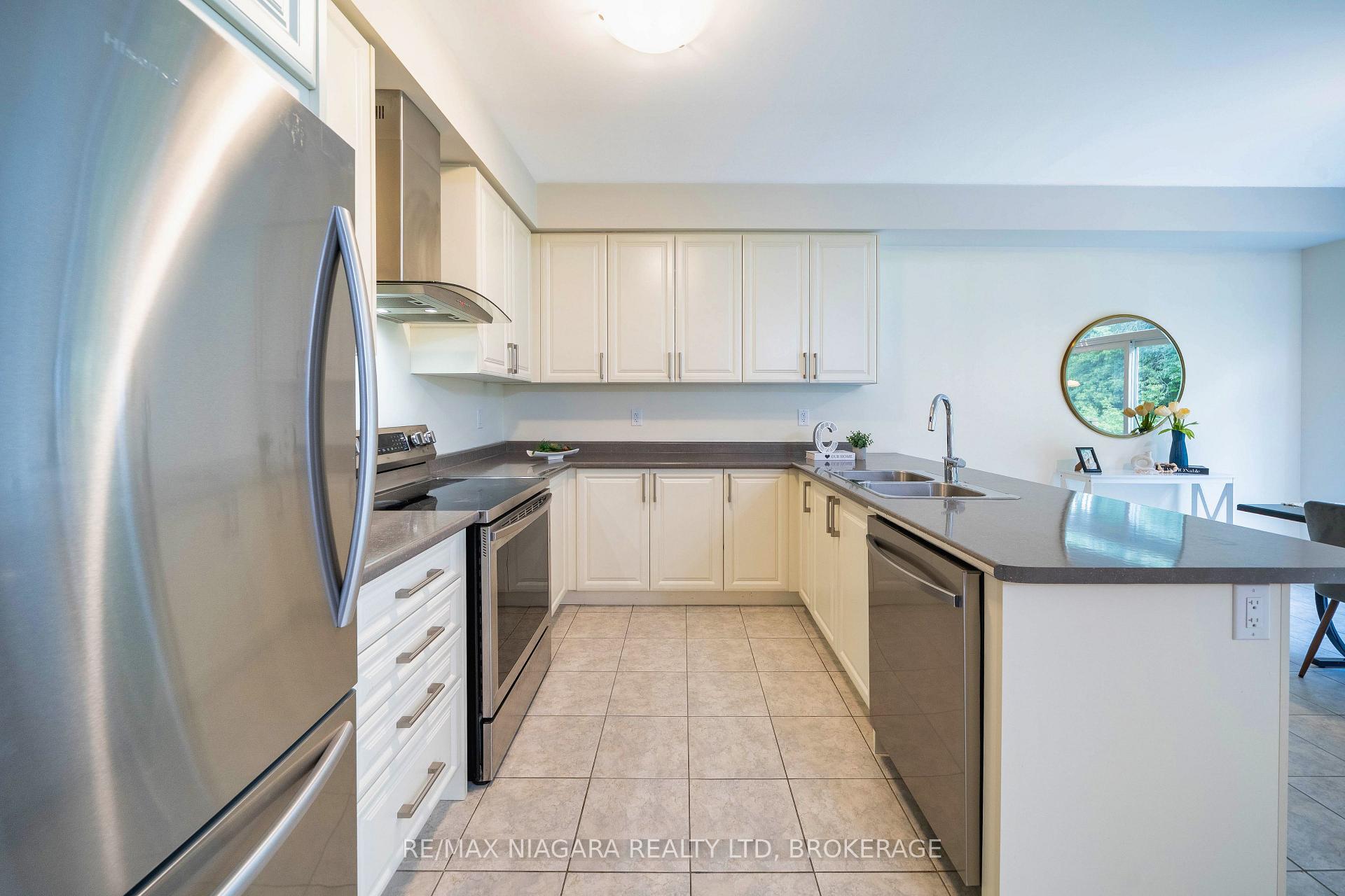 Photo 19 of 8707 Chickory Trail, Niagara Falls, Brown — HOMEH