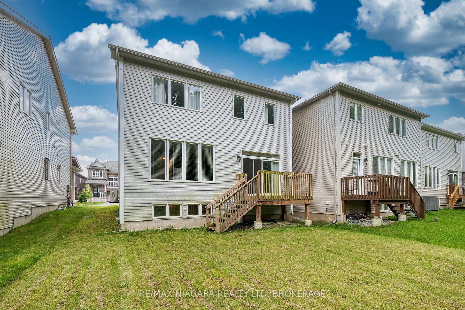 Photo 40 of 8707 Chickory Trail, Niagara Falls, Brown — HOMEH