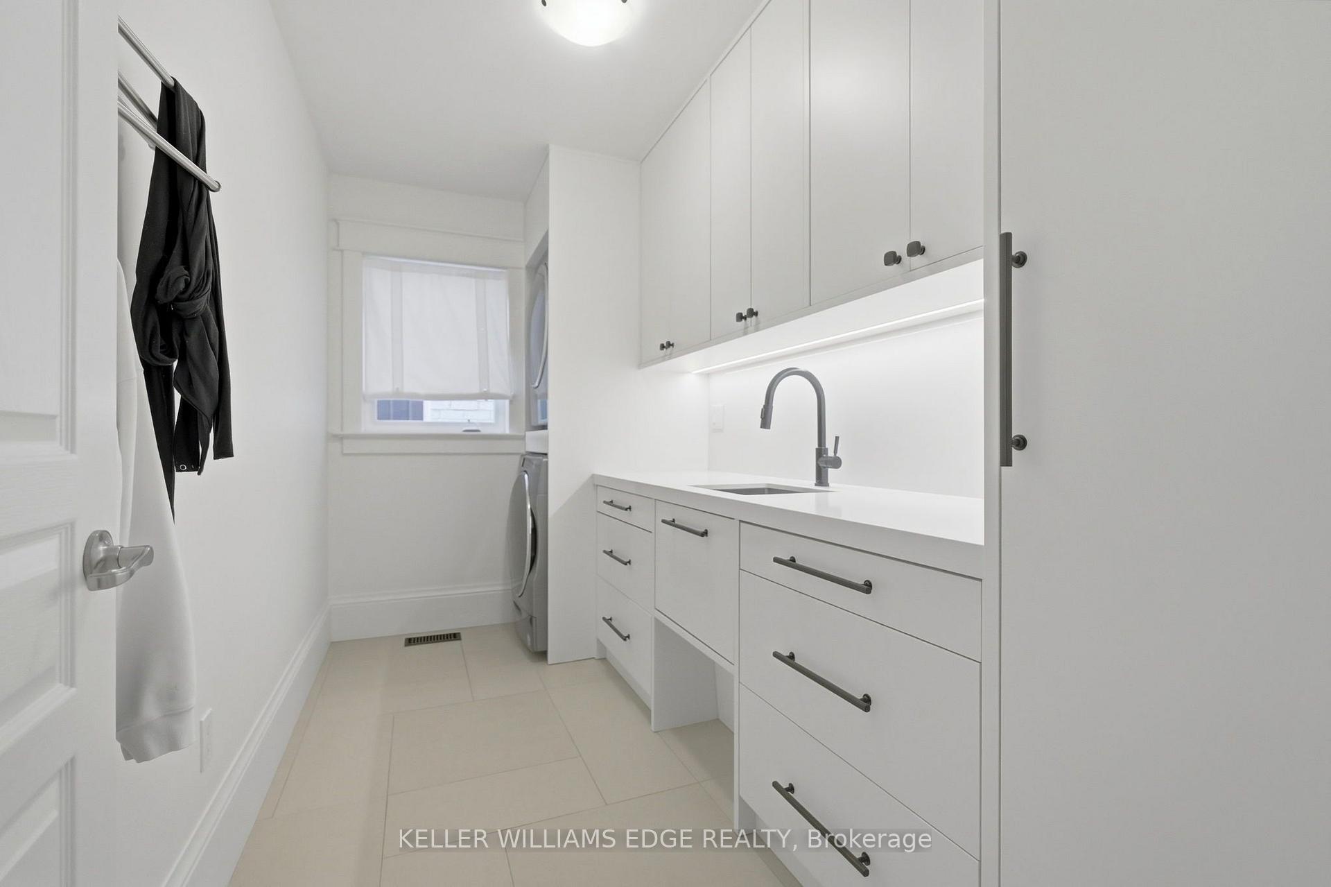 Photo 15 of 3202 Saltaire Crescent, Oakville, Bronte Creek — HOMEH