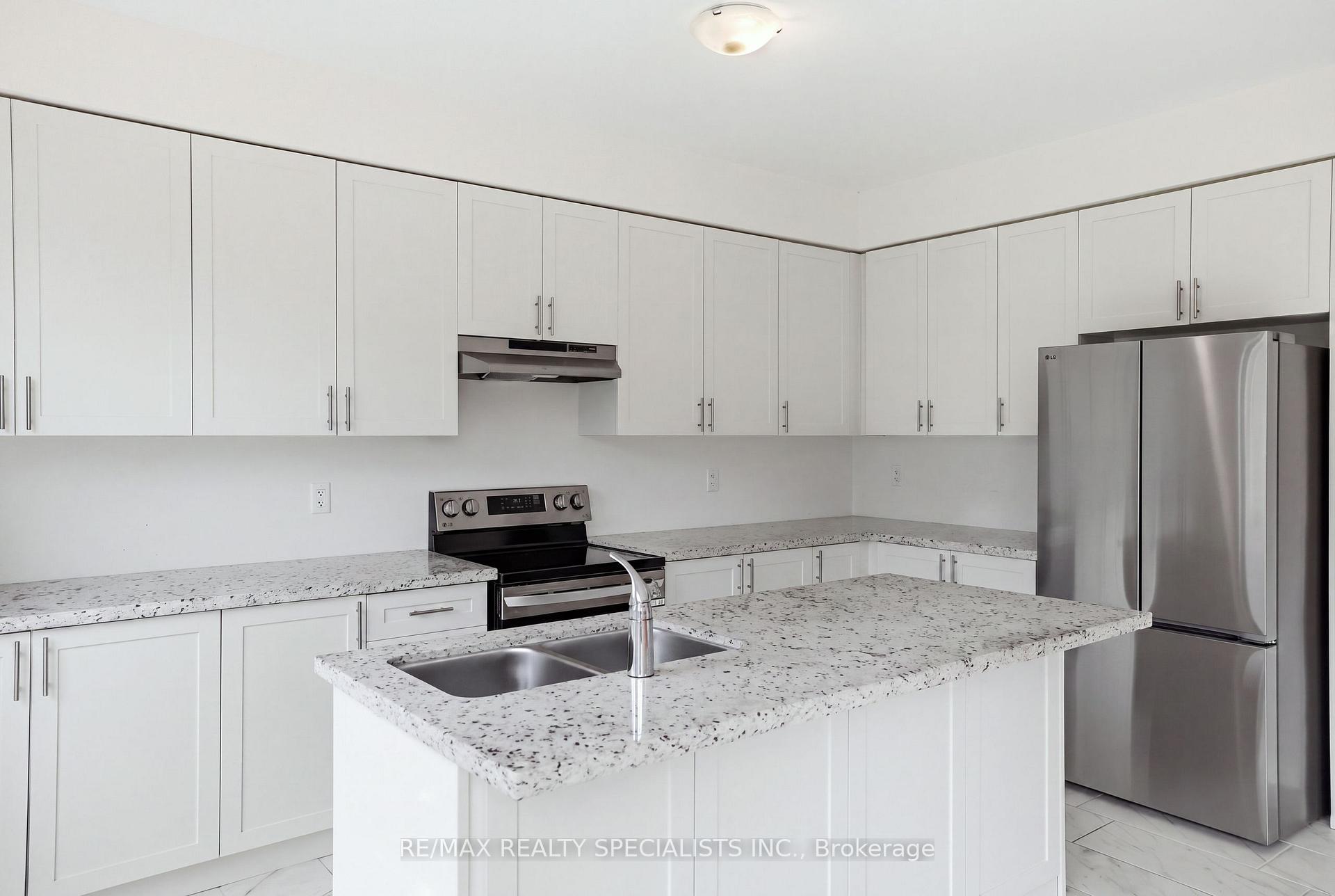 Photo 11 of 147 Rosanne Circle, Wasaga Beach — HOMEH