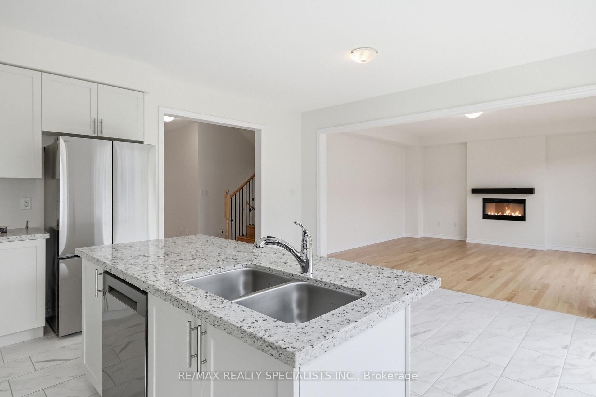 Photo 13 of 147 Rosanne Circle, Wasaga Beach — HOMEH