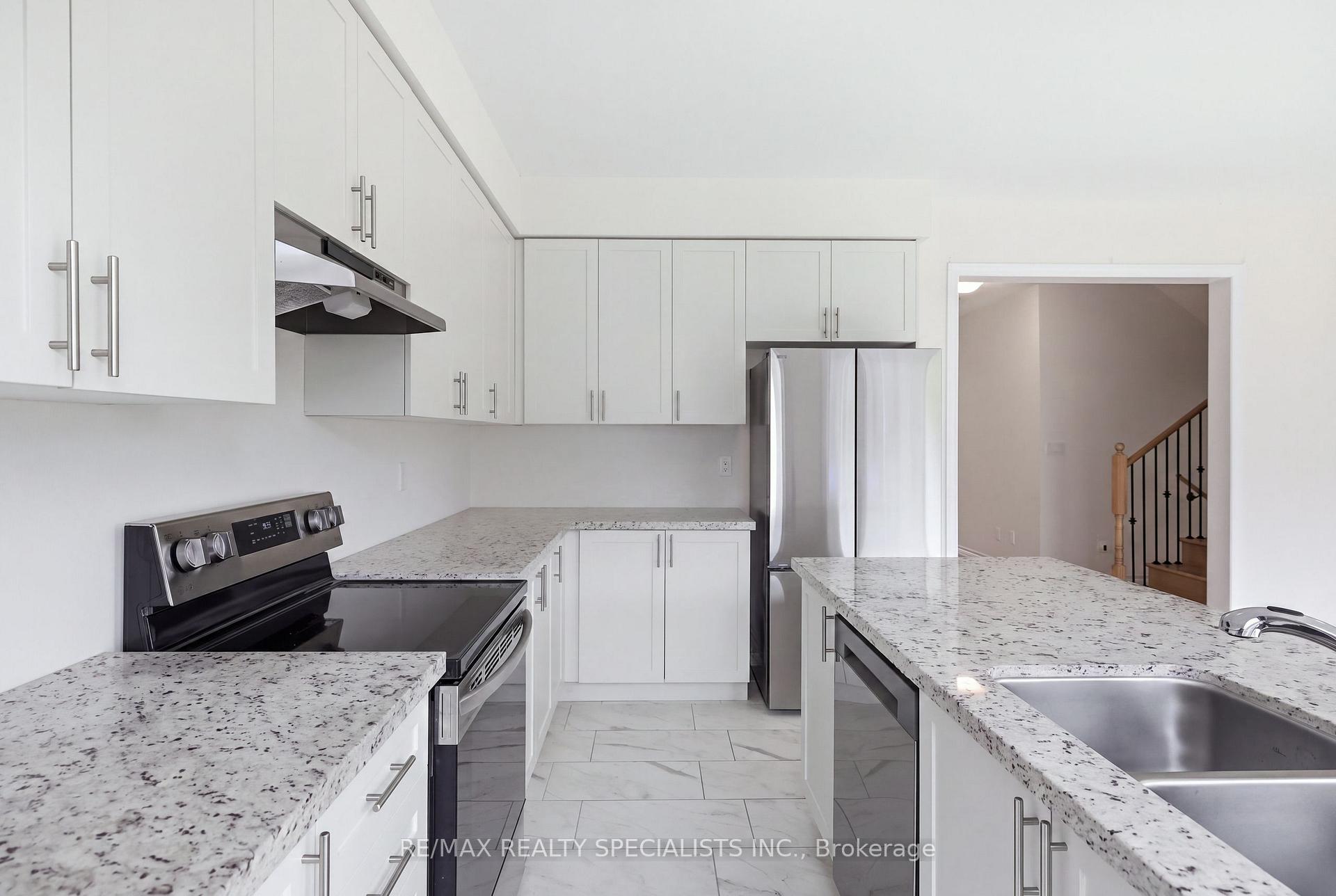 Photo 15 of 147 Rosanne Circle, Wasaga Beach — HOMEH