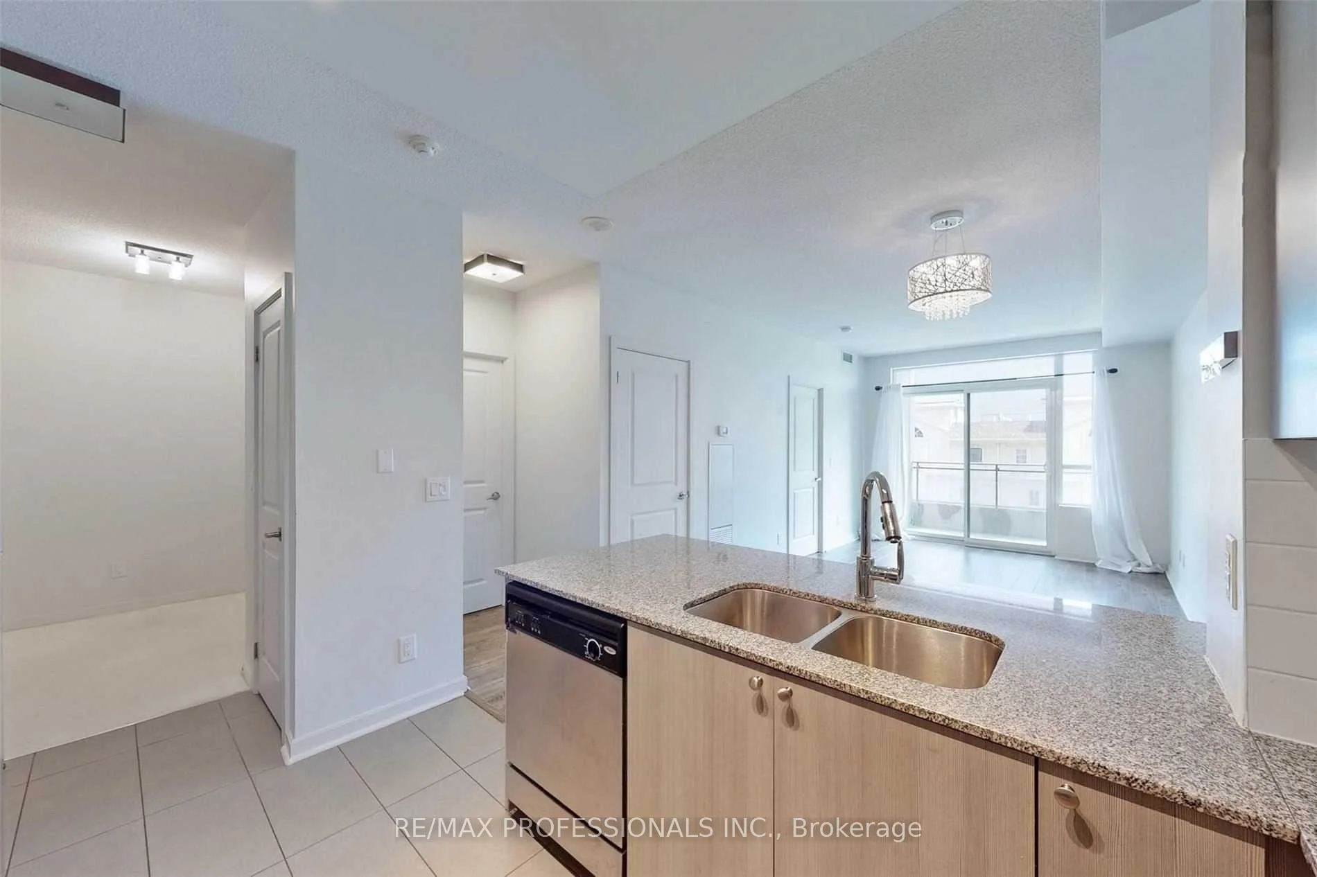 Photo 4 of Unit 313, 1235 Bayly Street, Pickering, Bay Ridges — HOMEH