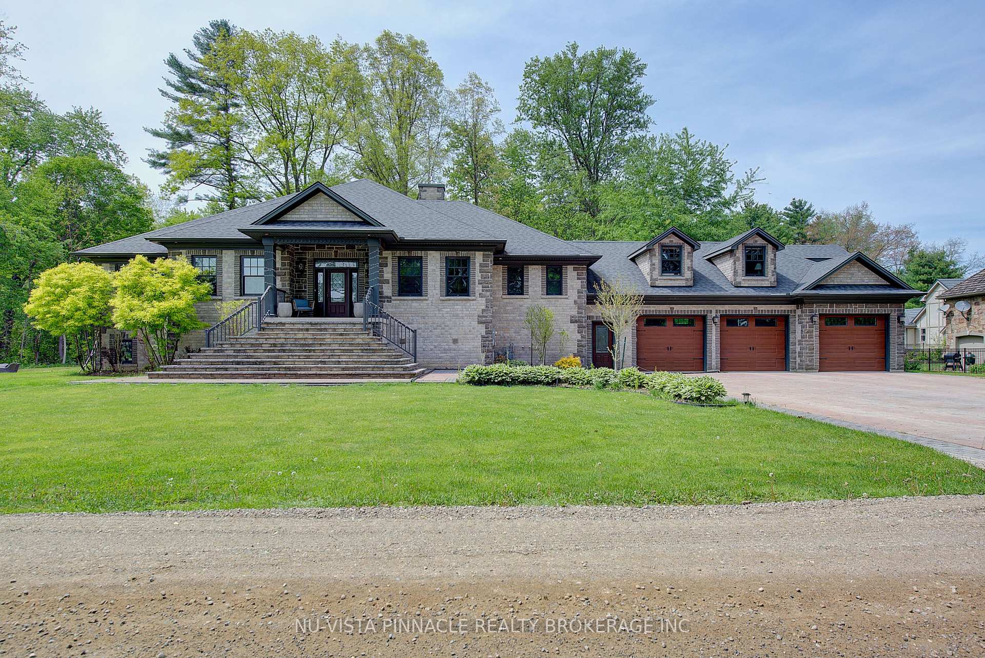 Photo 3 of 9082 Ferne Drive, Strathroy-Caradoc, Mount Brydges — HOMEH
