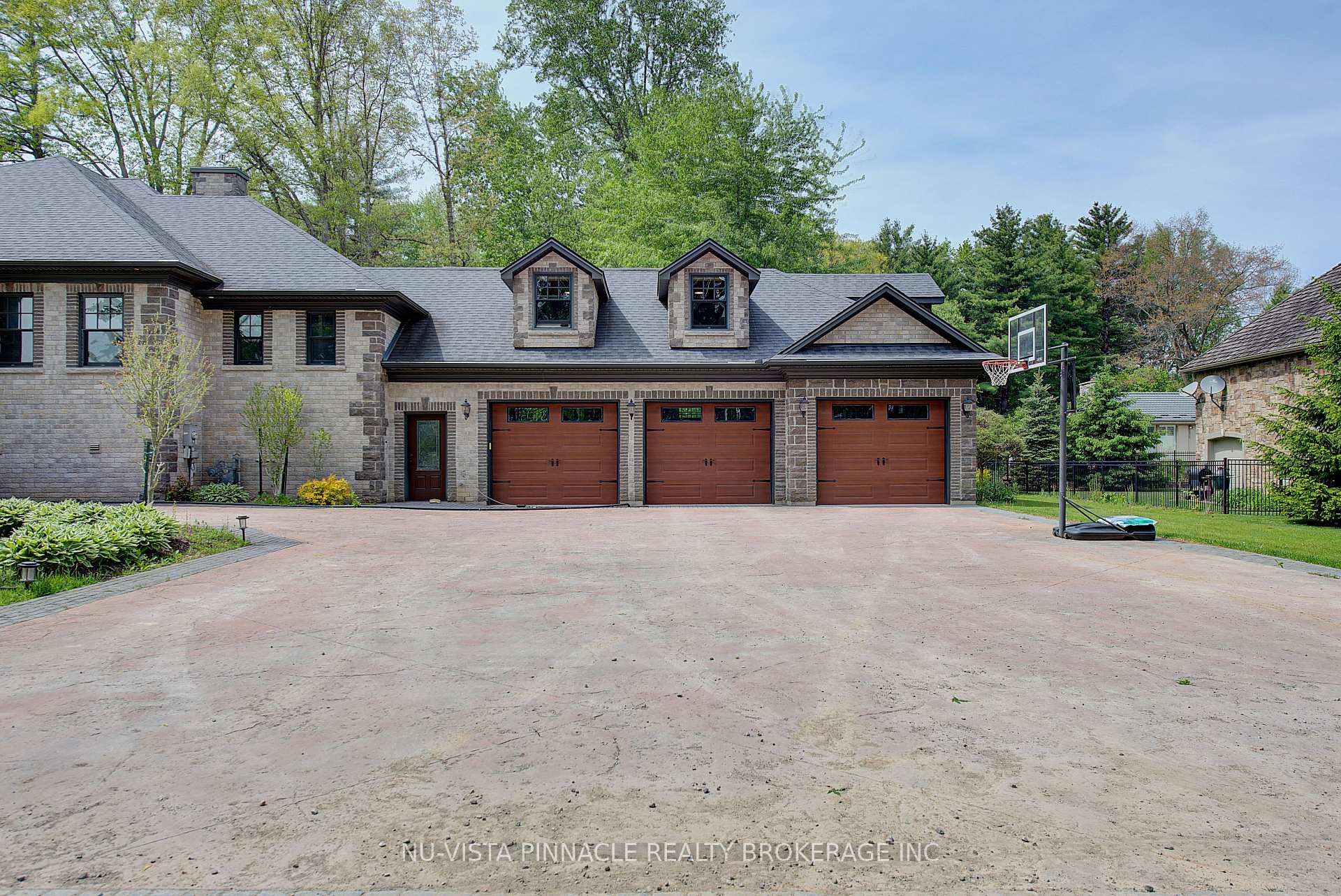 Photo 5 of 9082 Ferne Drive, Strathroy-Caradoc, Mount Brydges — HOMEH