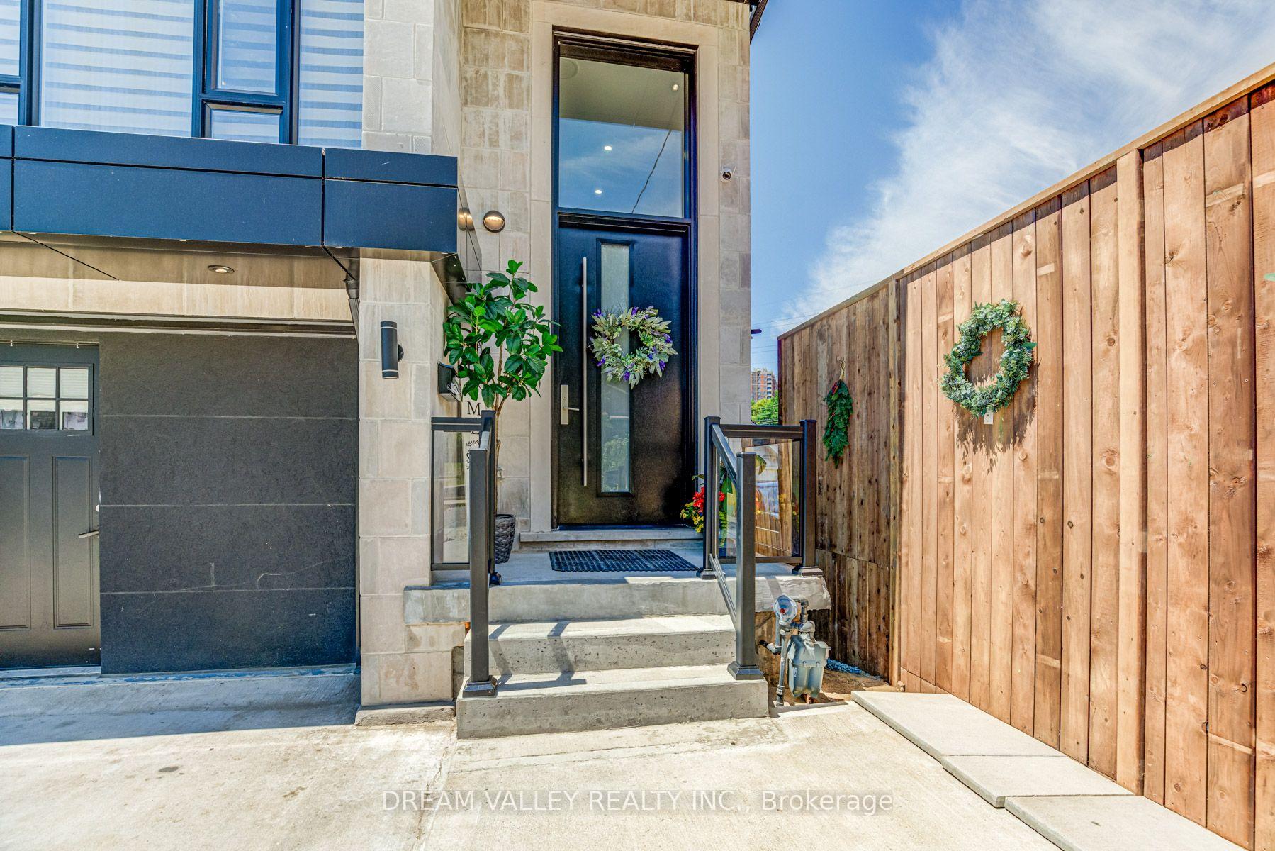 Photo 5 of 160 Byng Avenue, Scarborough, Oakridge — HOMEH