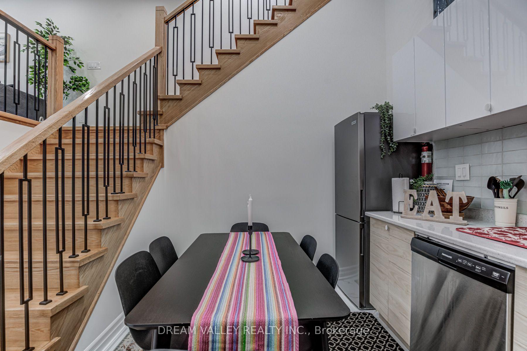 Photo 11 of 160 Byng Avenue, Scarborough, Oakridge — HOMEH