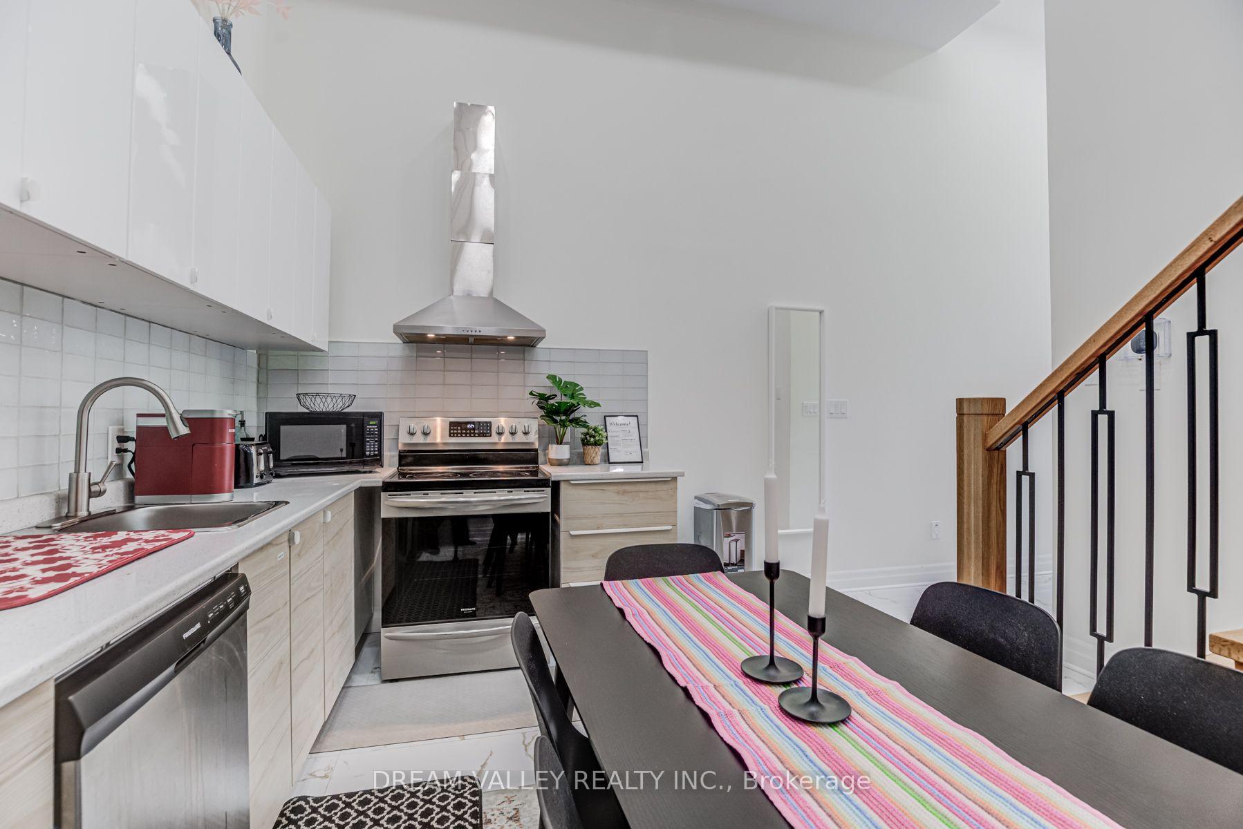 Photo 13 of 160 Byng Avenue, Scarborough, Oakridge — HOMEH