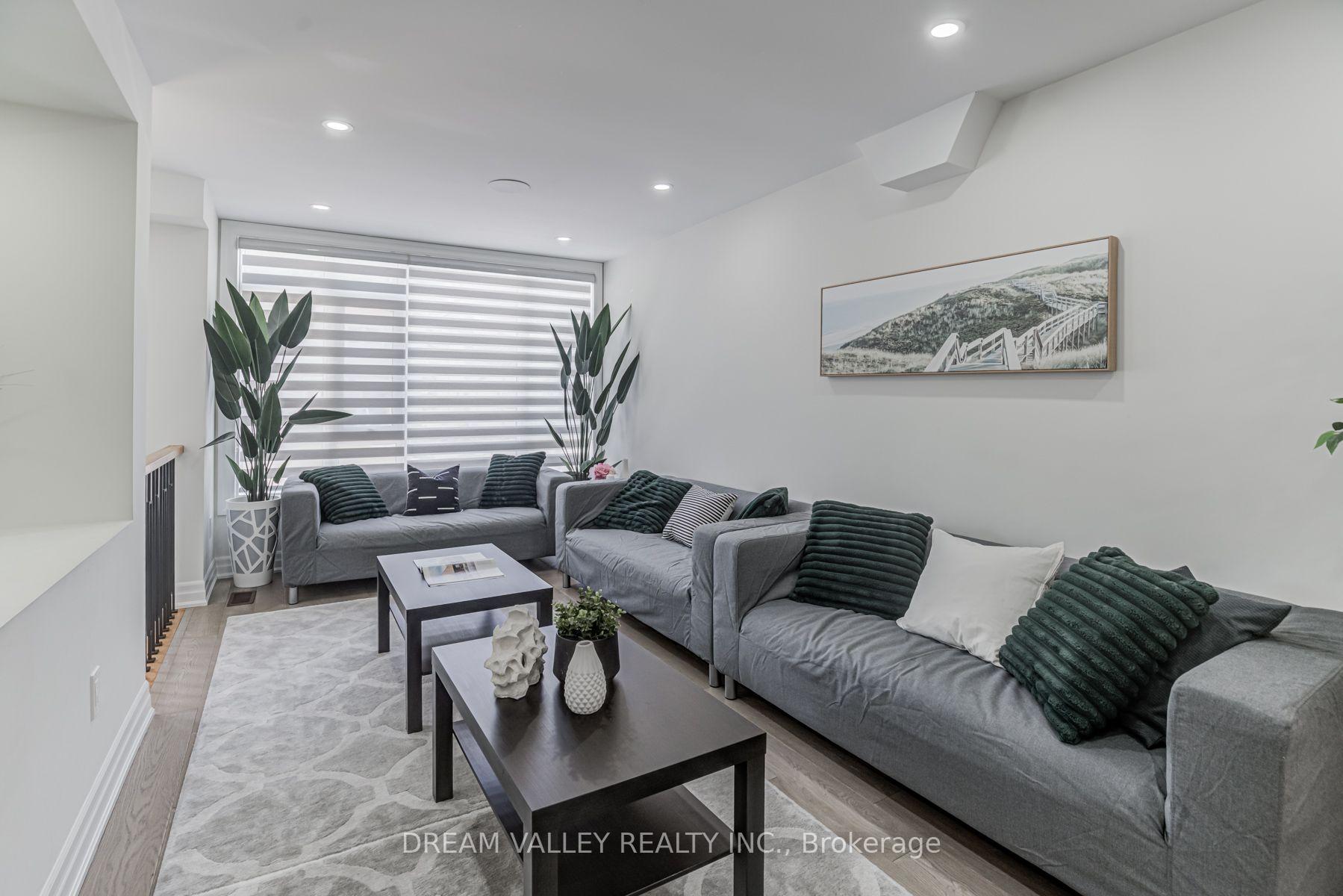 Photo 15 of 160 Byng Avenue, Scarborough, Oakridge — HOMEH