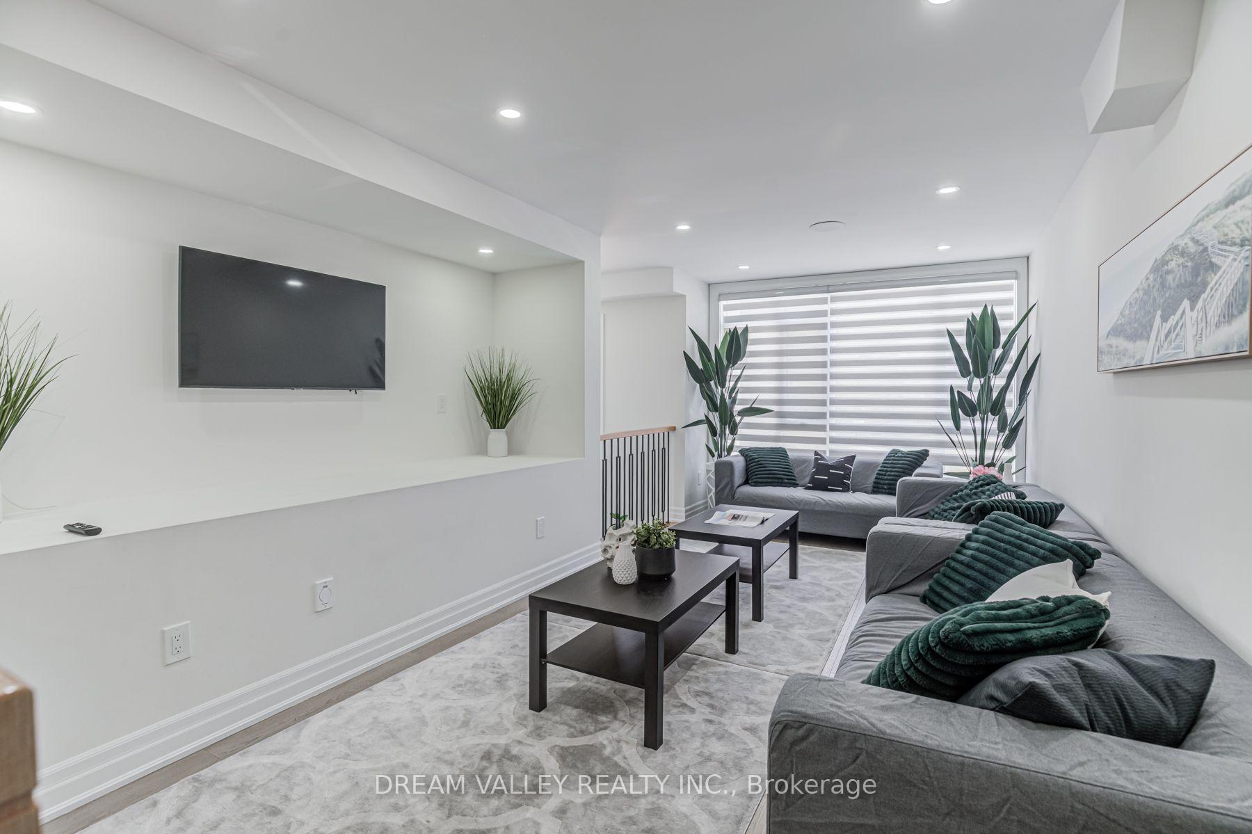 Photo 17 of 160 Byng Avenue, Scarborough, Oakridge — HOMEH