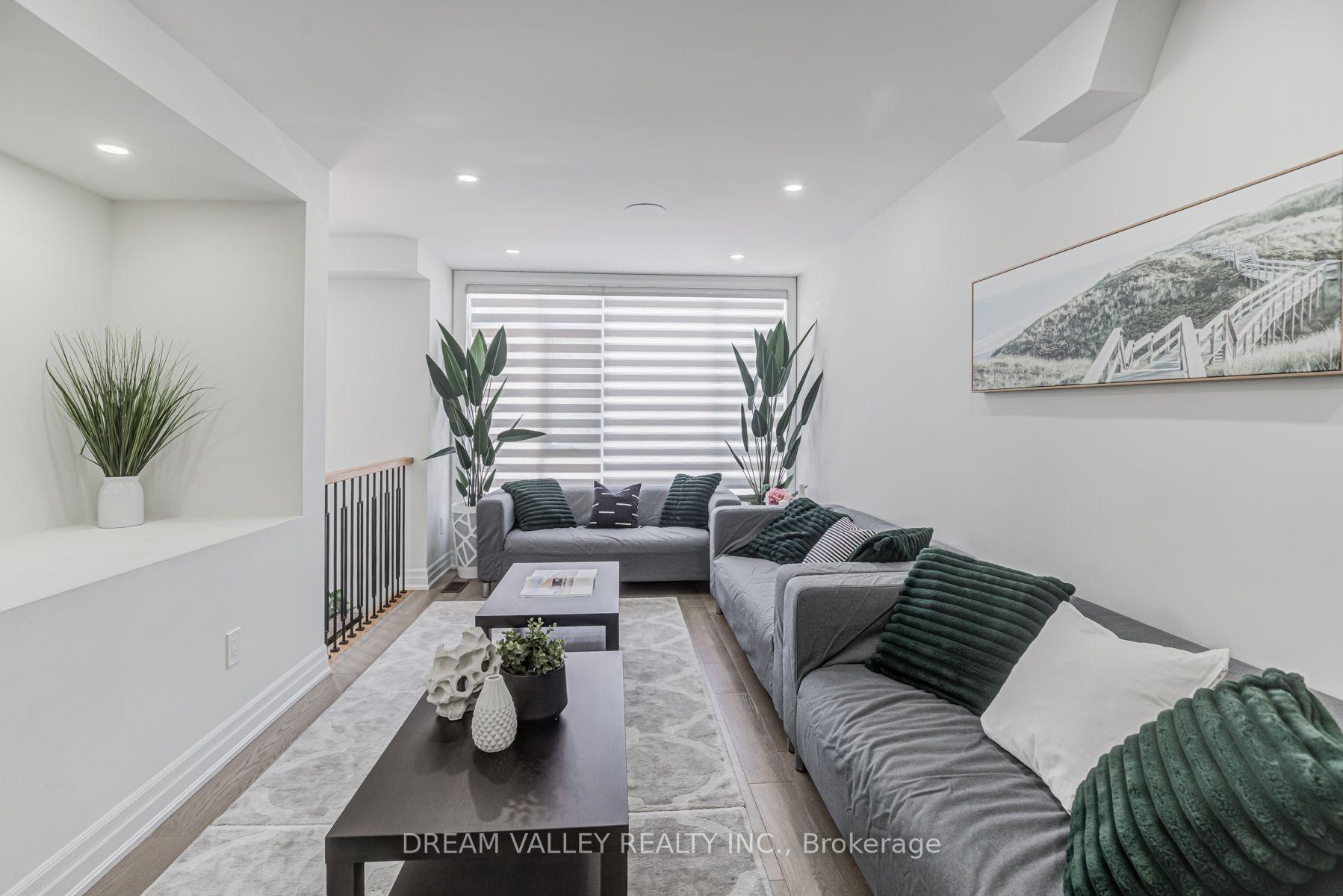 Photo 16 of 160 Byng Avenue, Scarborough, Oakridge — HOMEH