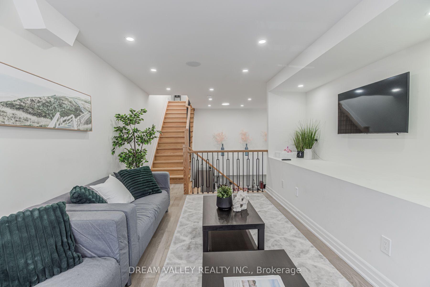 Photo 18 of 160 Byng Avenue, Scarborough, Oakridge — HOMEH