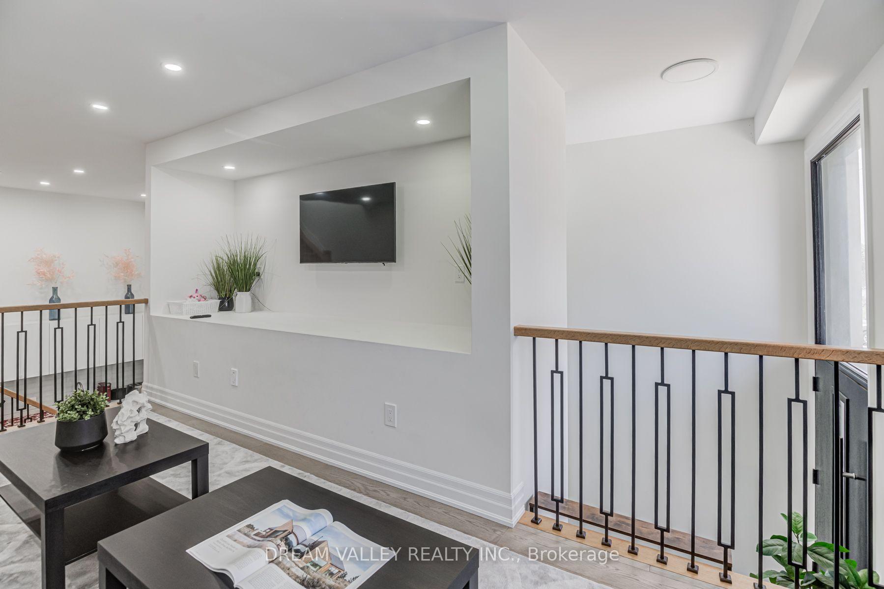Photo 19 of 160 Byng Avenue, Scarborough, Oakridge — HOMEH