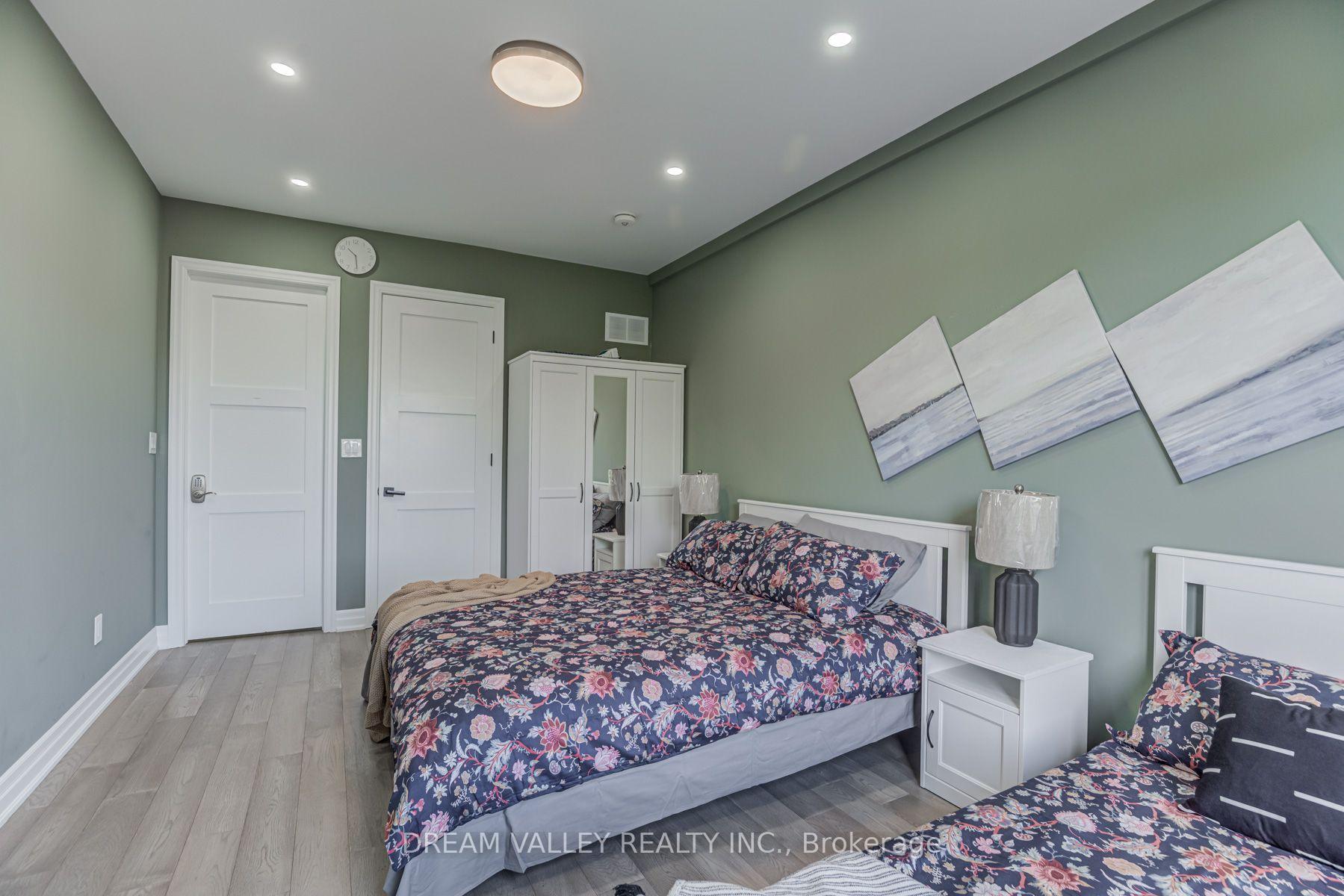 Photo 25 of 160 Byng Avenue, Scarborough, Oakridge — HOMEH