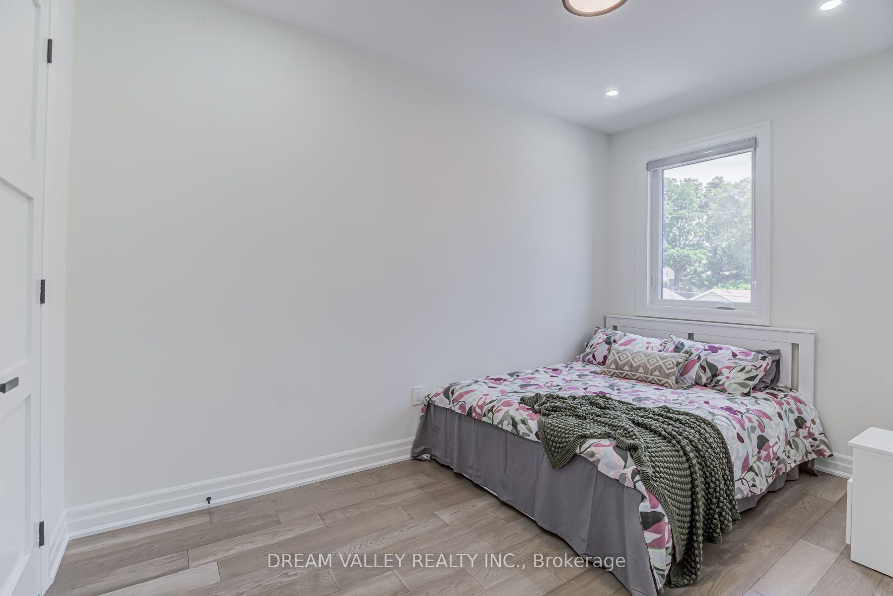 Photo 31 of 160 Byng Avenue, Scarborough, Oakridge — HOMEH