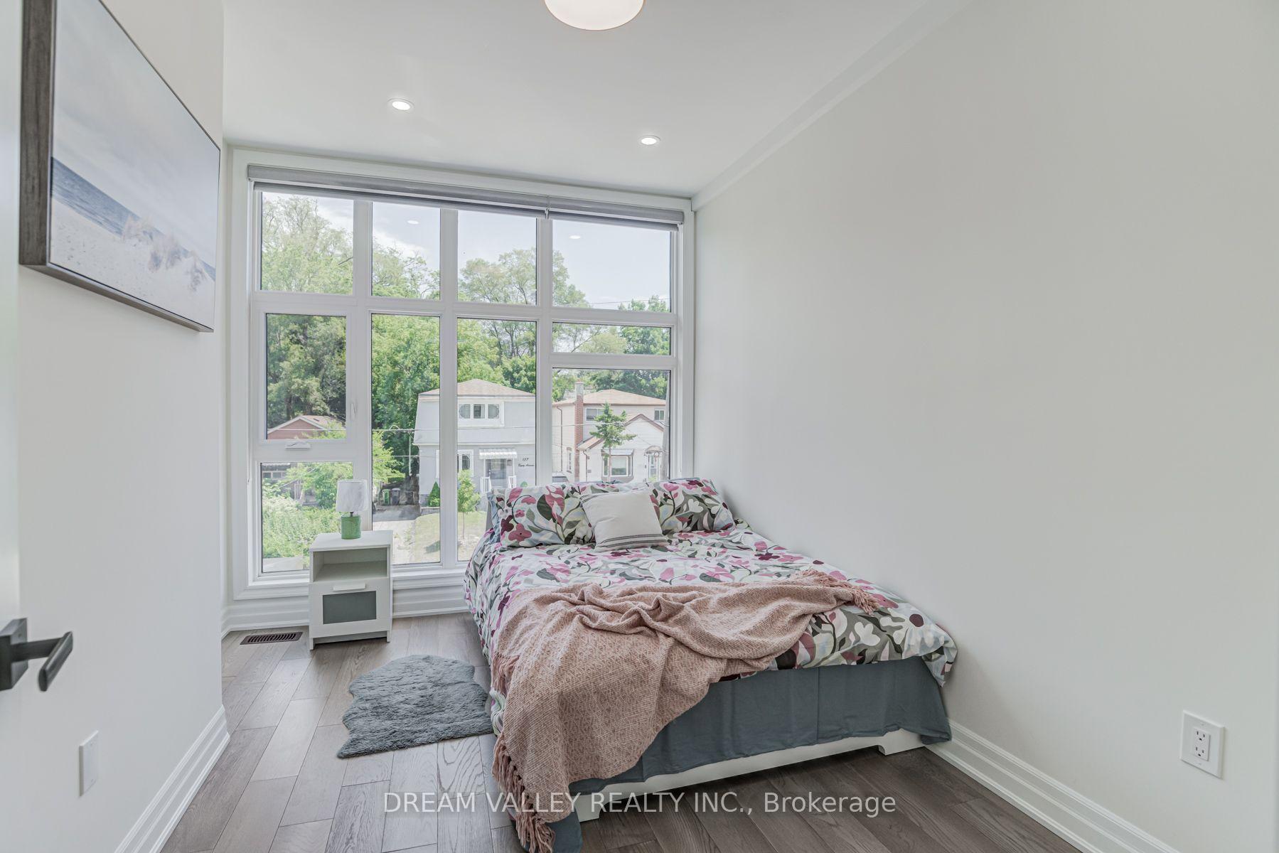 Photo 33 of 160 Byng Avenue, Scarborough, Oakridge — HOMEH