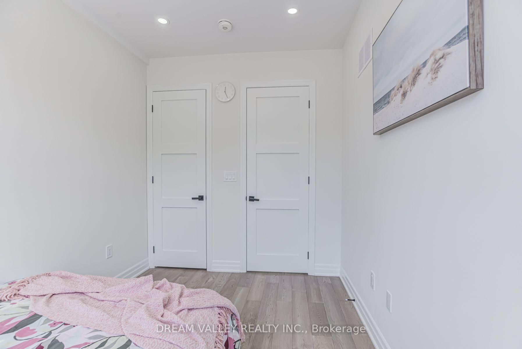 Photo 34 of 160 Byng Avenue, Scarborough, Oakridge — HOMEH