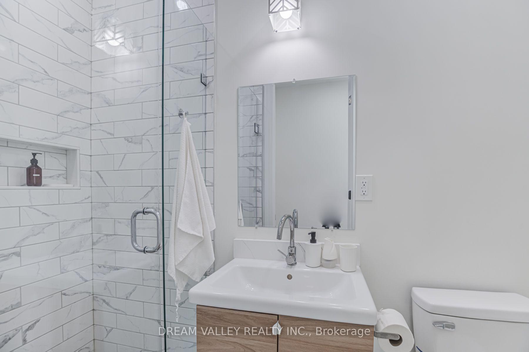 Photo 36 of 160 Byng Avenue, Scarborough, Oakridge — HOMEH