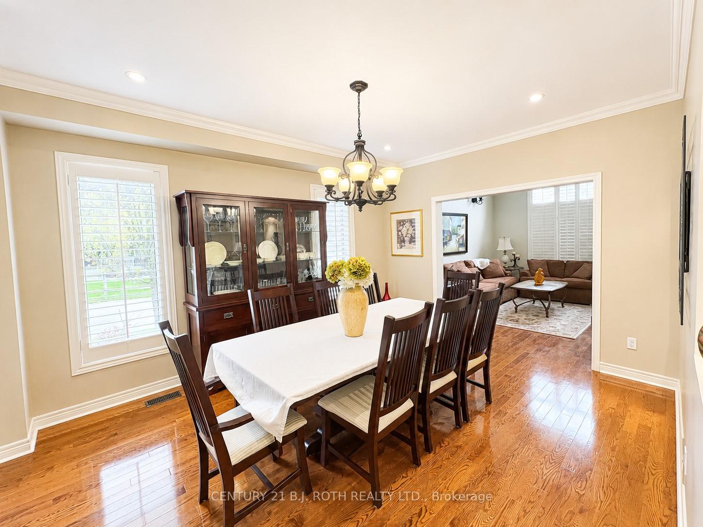 Photo 11 of 38 Camelot Square, Barrie, Innis-Shore — HOMEH