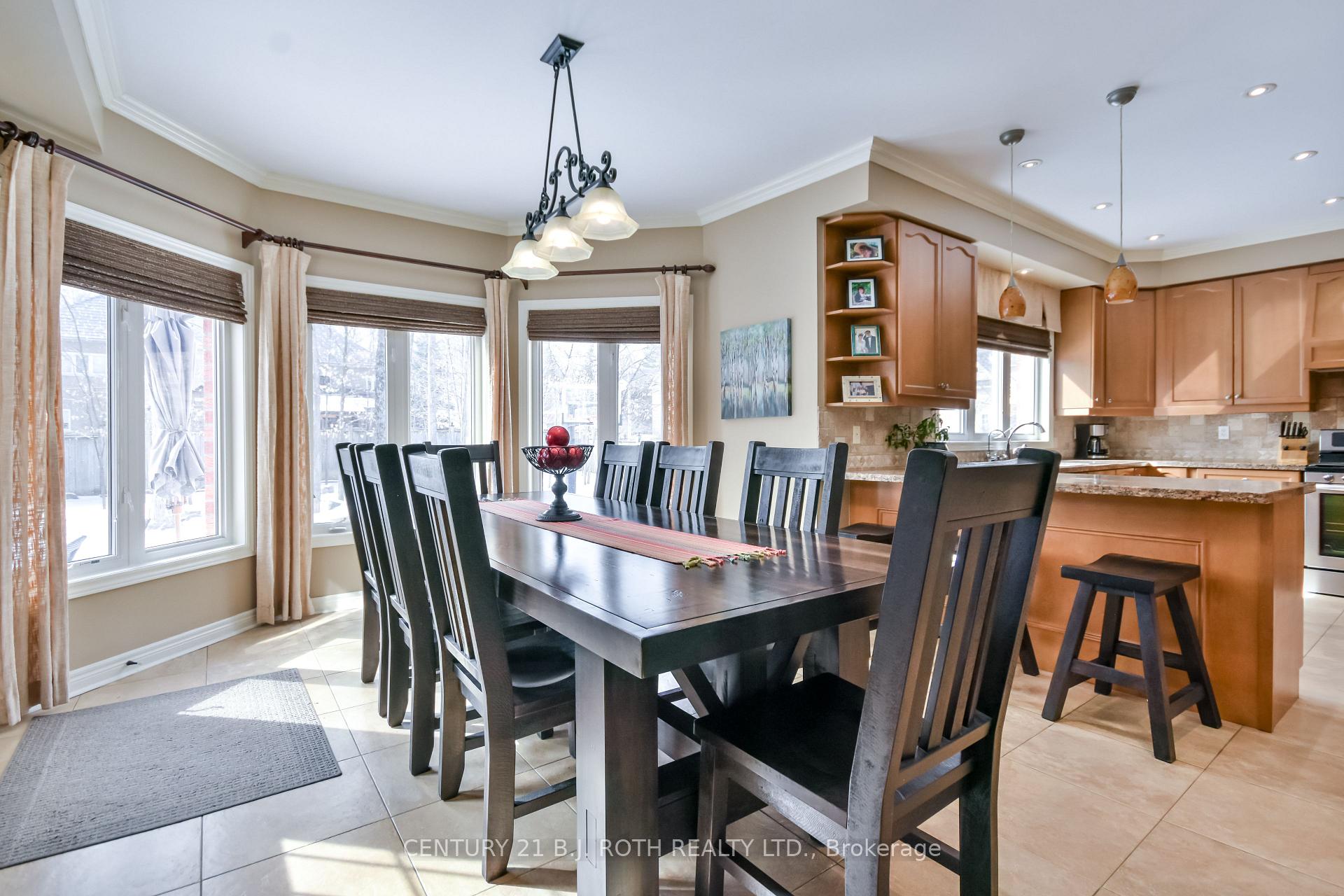 Photo 18 of 38 Camelot Square, Barrie, Innis-Shore — HOMEH