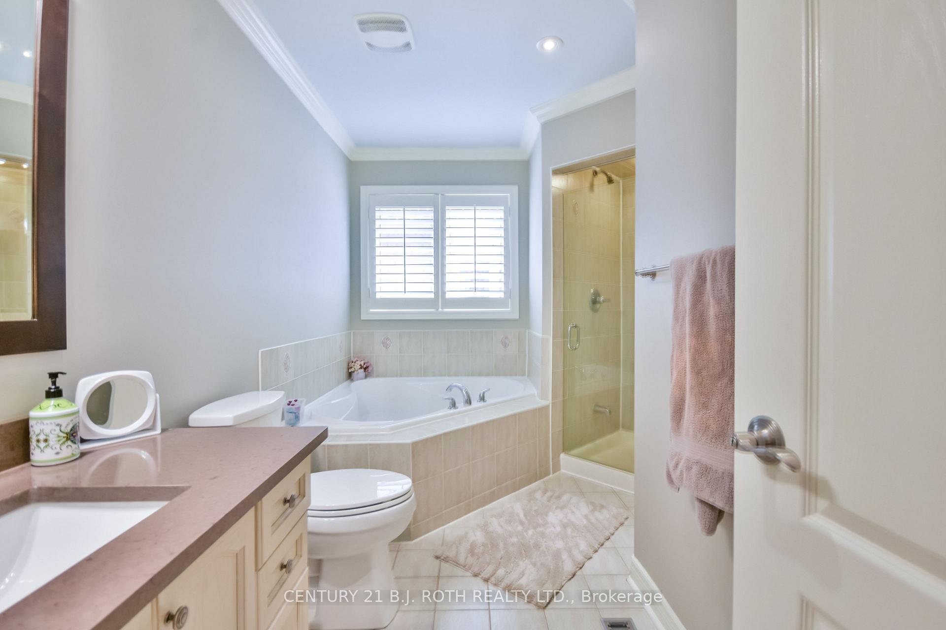 Photo 26 of 38 Camelot Square, Barrie, Innis-Shore — HOMEH