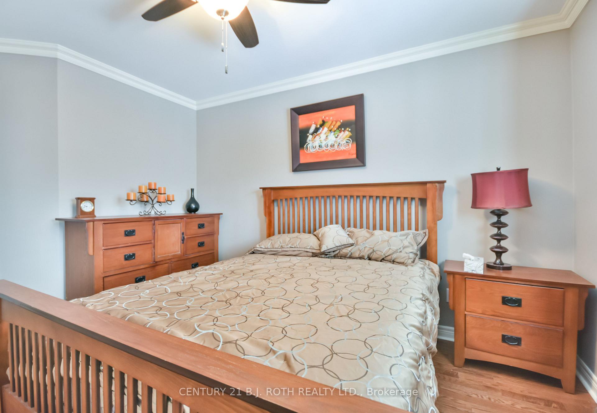 Photo 27 of 38 Camelot Square, Barrie, Innis-Shore — HOMEH