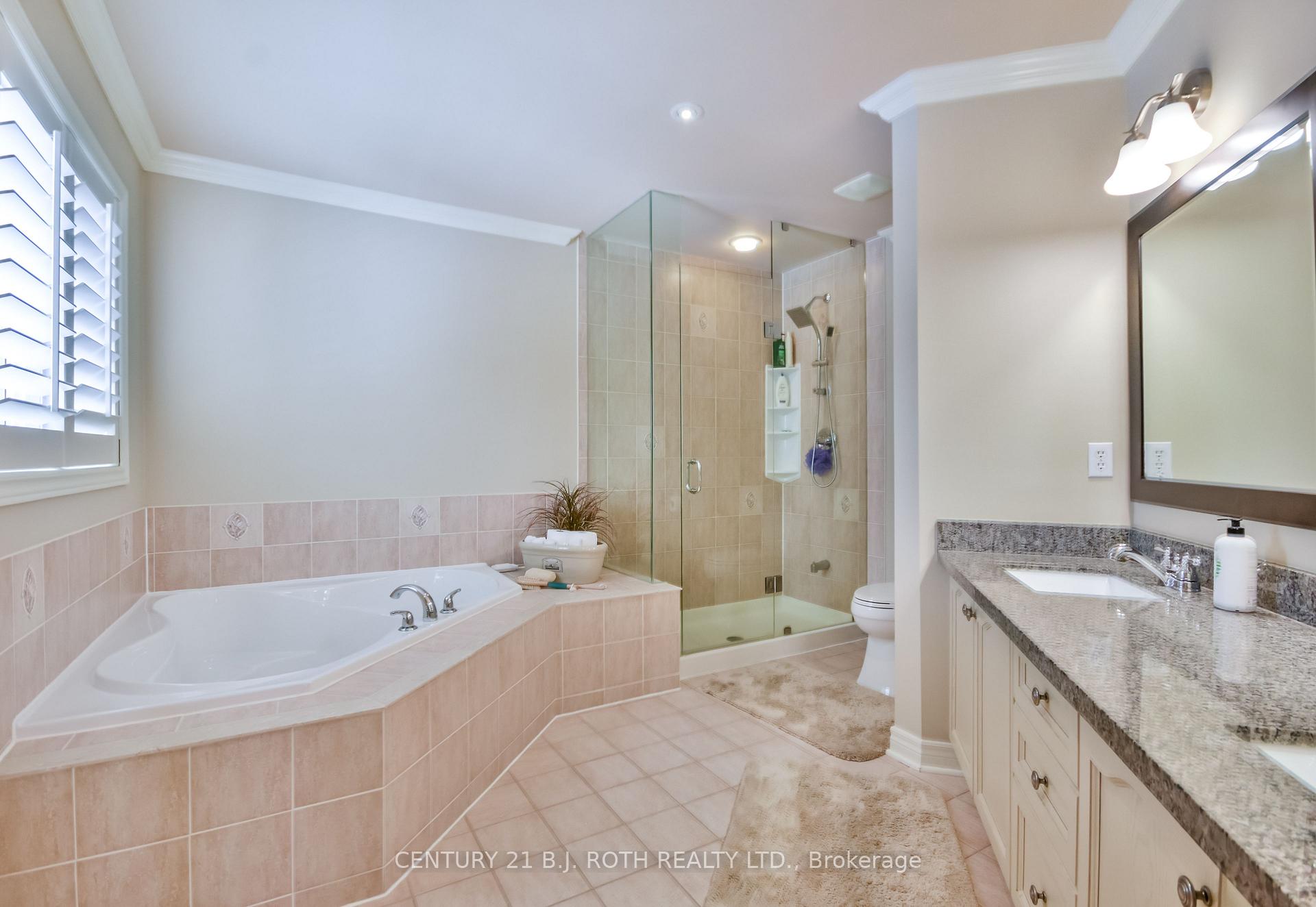 Photo 31 of 38 Camelot Square, Barrie, Innis-Shore — HOMEH