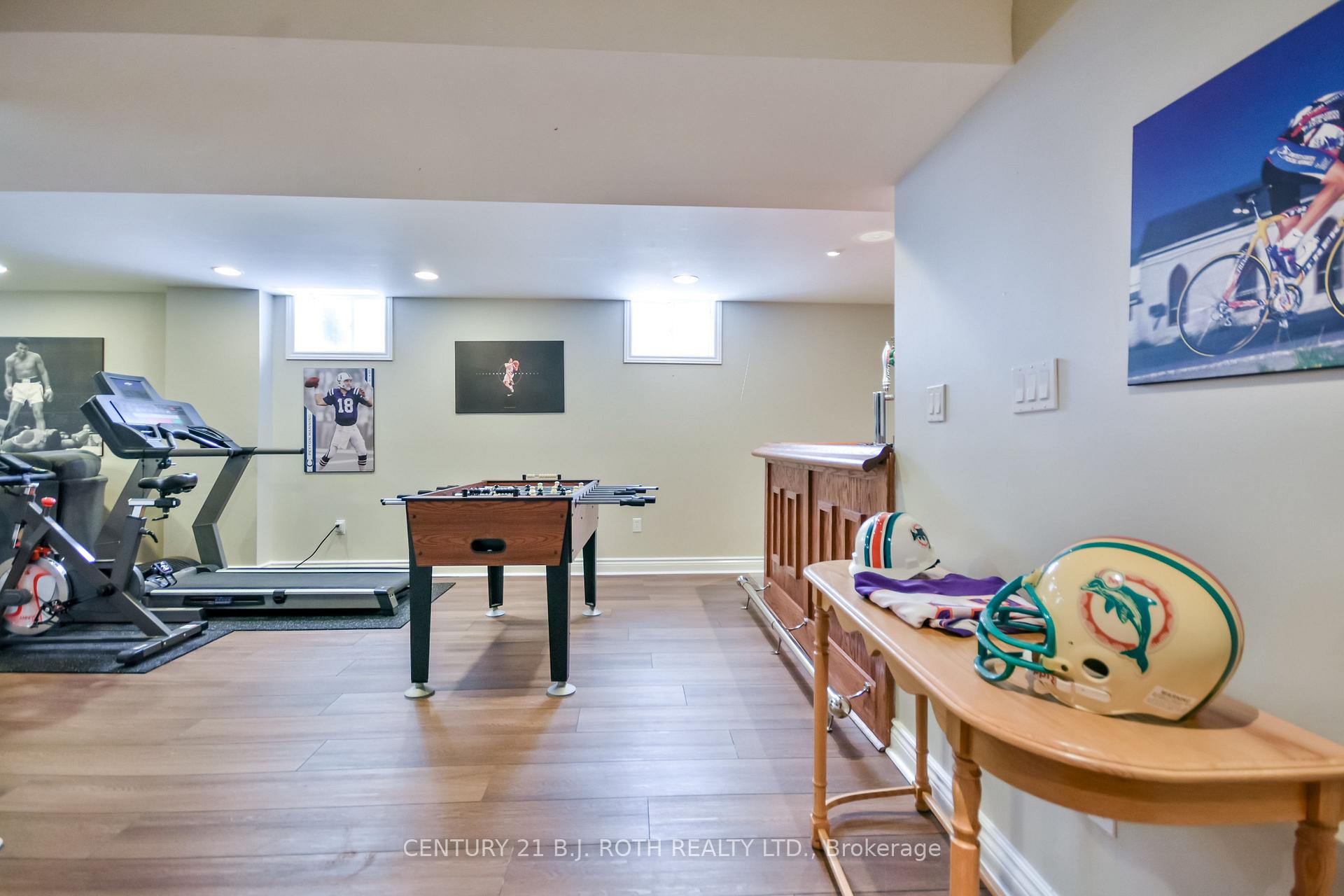 Photo 33 of 38 Camelot Square, Barrie, Innis-Shore — HOMEH