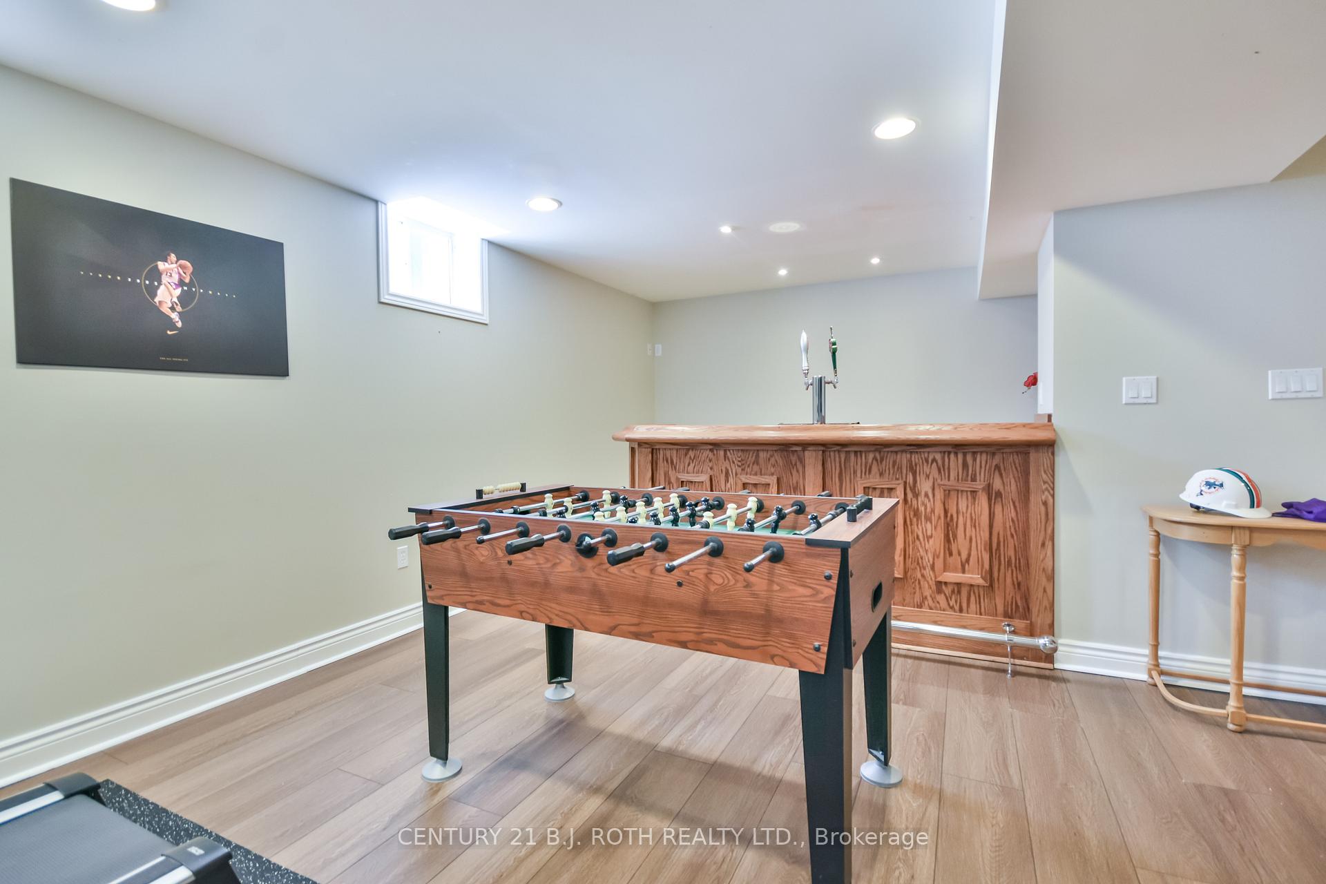 Photo 34 of 38 Camelot Square, Barrie, Innis-Shore — HOMEH