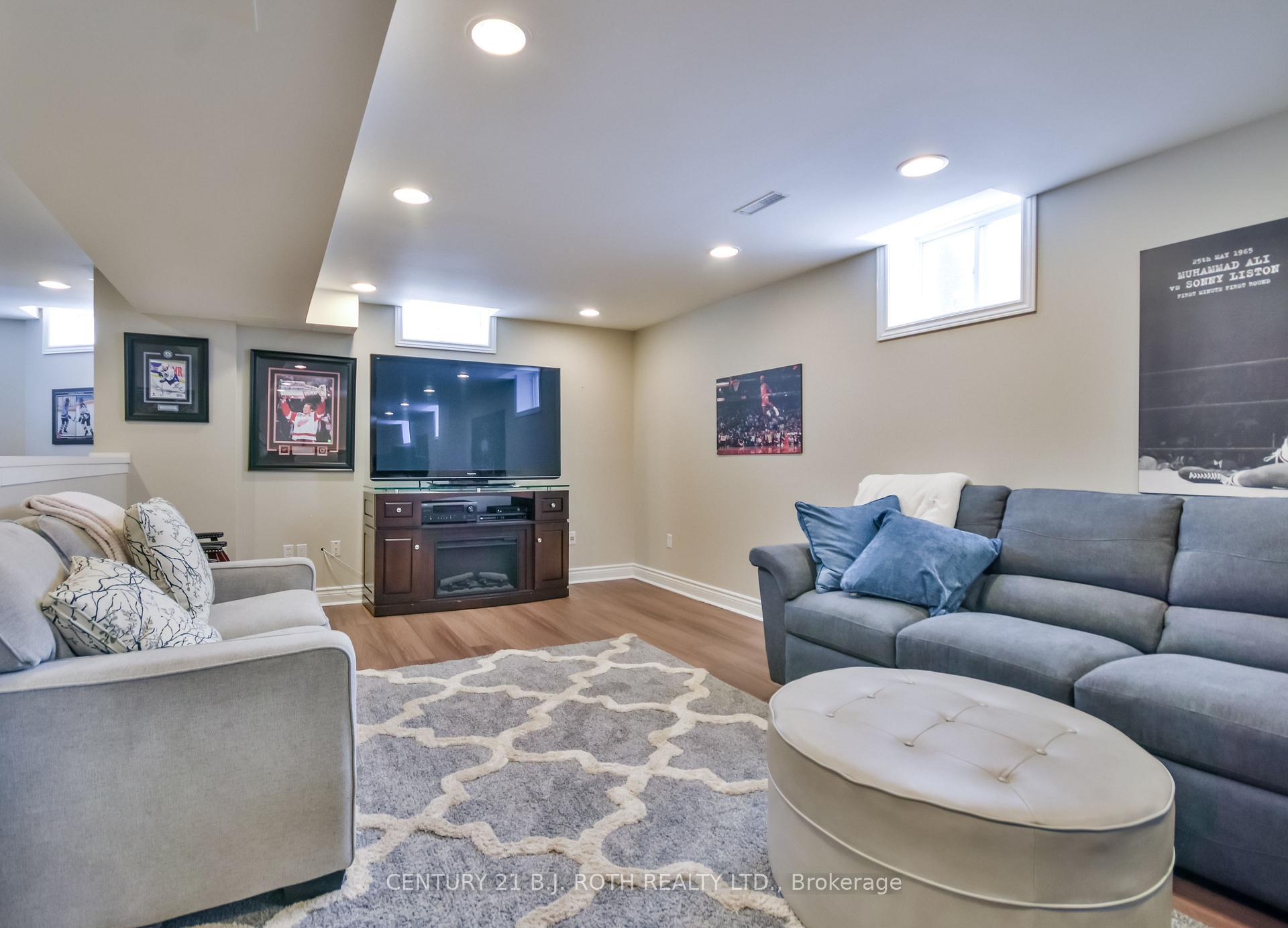 Photo 35 of 38 Camelot Square, Barrie, Innis-Shore — HOMEH