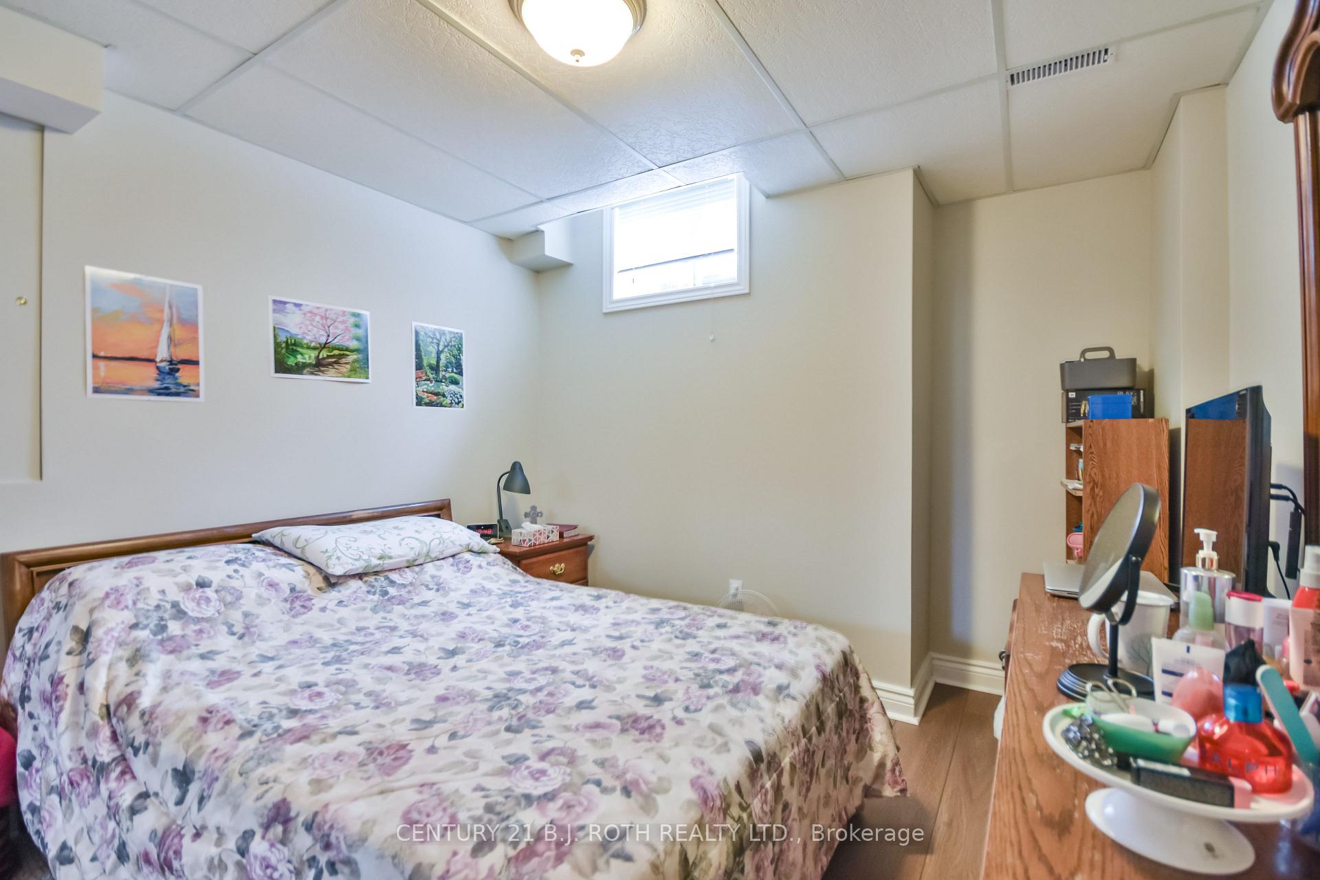 Photo 36 of 38 Camelot Square, Barrie, Innis-Shore — HOMEH